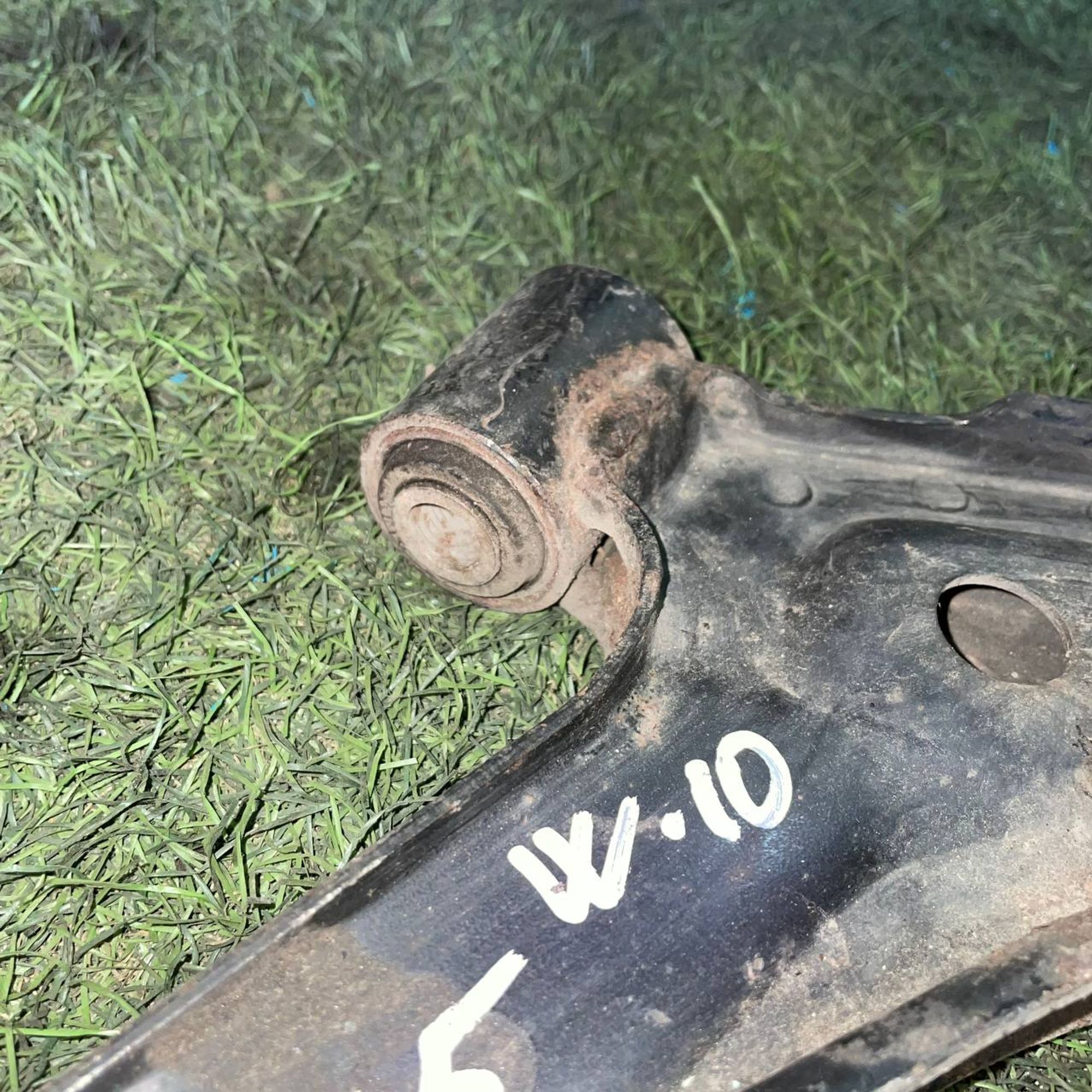 305 Рычаг передний правый нижний NISSAN AVENIR W10, 1 рублей, Невинномысск