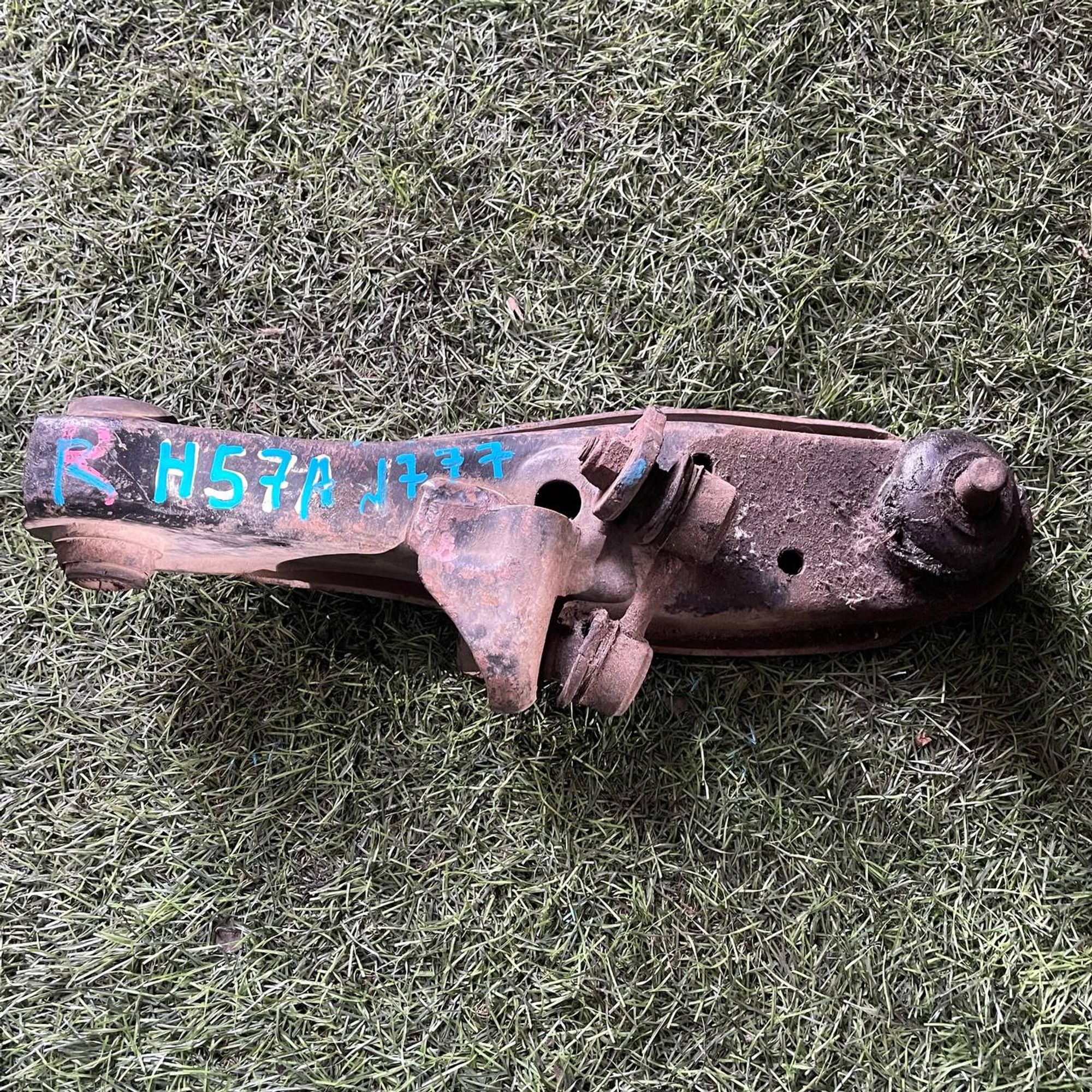 777 Рычаг передний правый нижний MITSUBISHI PAJERO JUNIOR H57A, 3500 рублей, Невинномысск