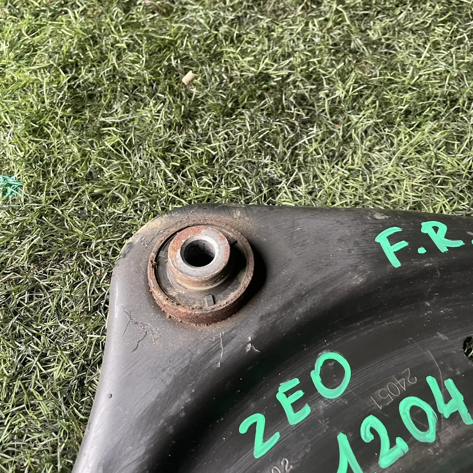 1204 Рычаг передний правый нижний Nissan Leaf ZE0 EM61 24kw 2012, 5500 рублей, Невинномысск