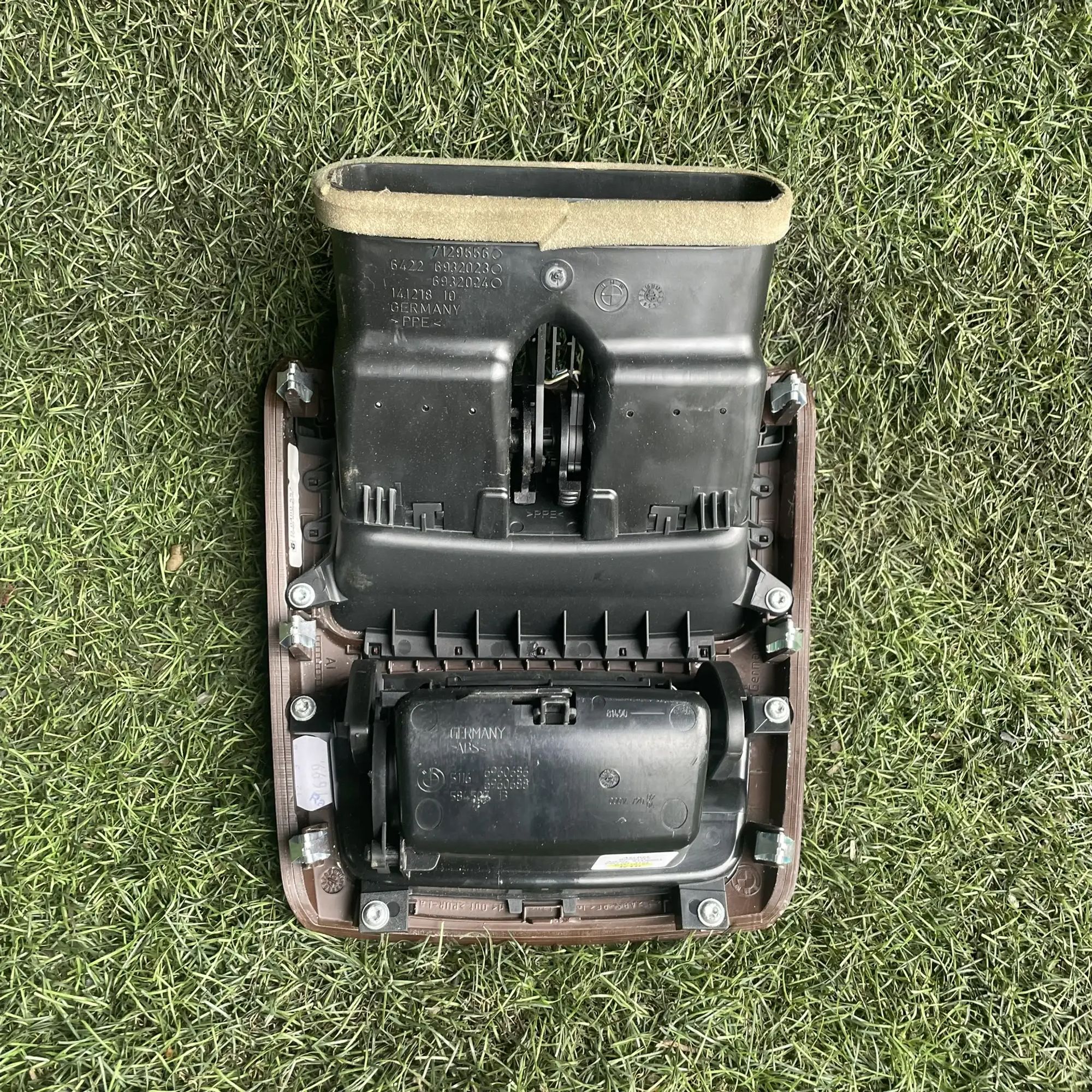 https://ycs.partsauto.market/partsauto-images/thmbs/userImages/772e461030aea93f4dbb6447c0f924d3/part/ae906f00-fea9-4b76-bb73-83f25c43f3f3_1776678397455.jpg