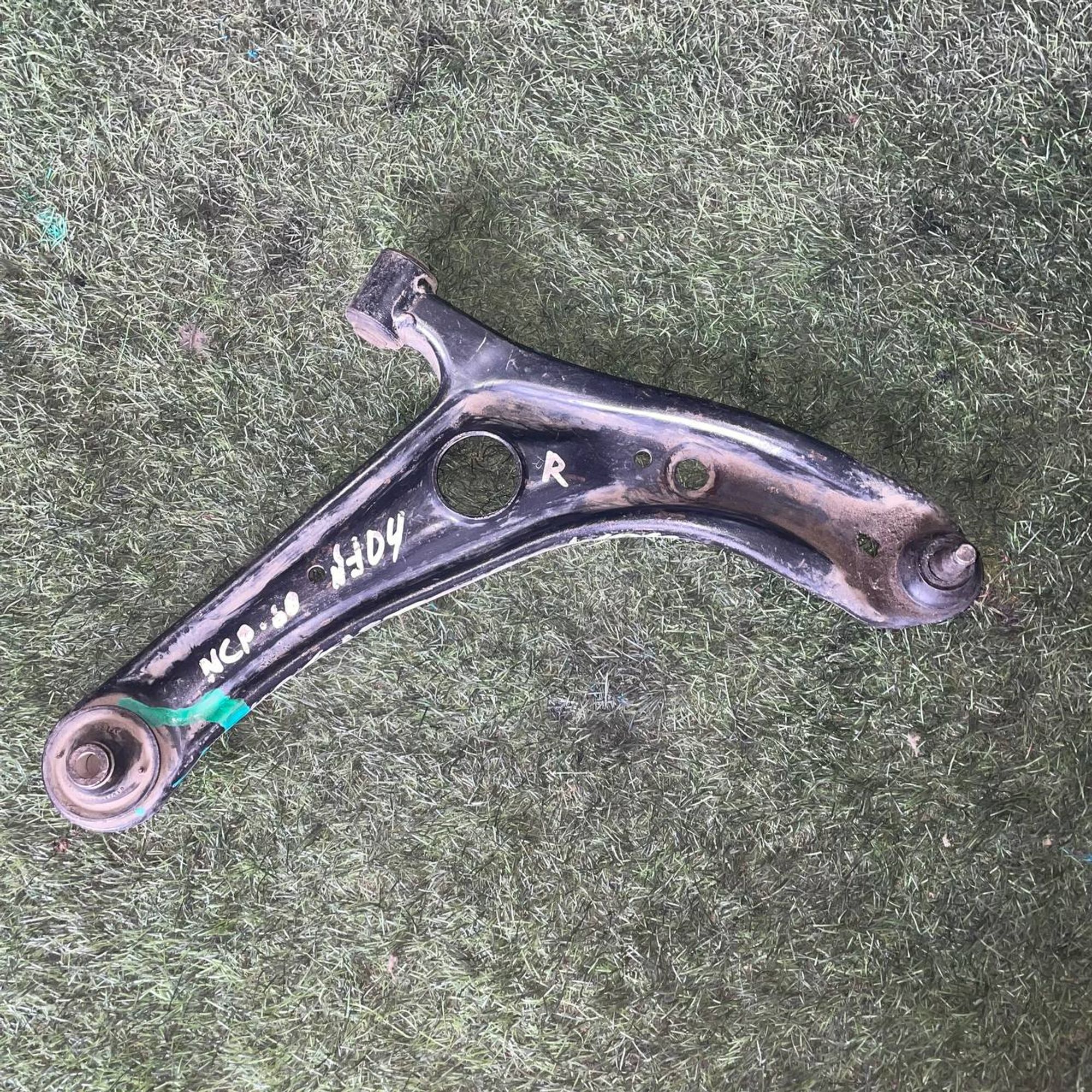 104 Рычаг передний правый нижний TOYOTA IST NCP60, 3500 рублей, Невинномысск