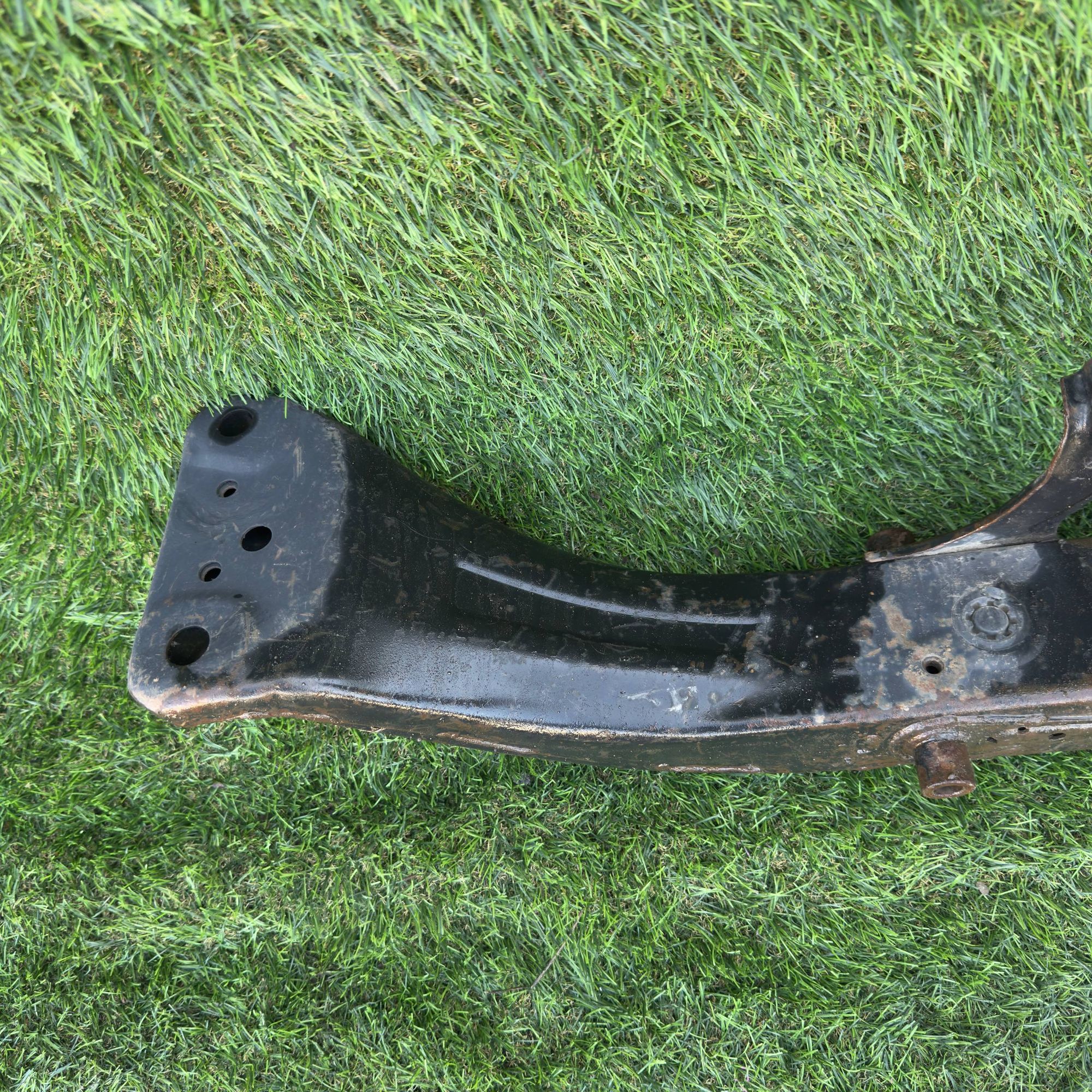 146 Подрамник задний TOYOTA ST202, 1 рублей, Невинномысск