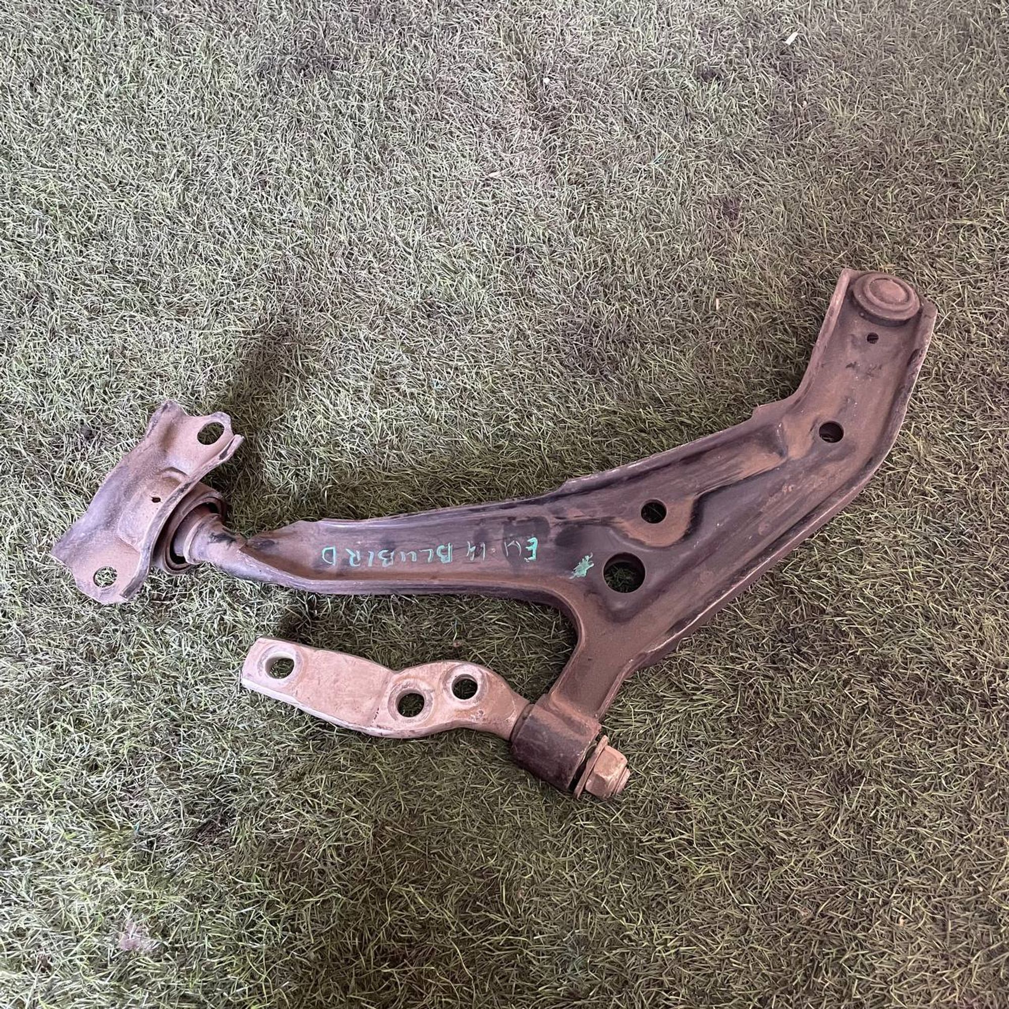 329 Рычаг передний правый нижний NISSAN BLUEBIRD U14, 3500 рублей, Невинномысск