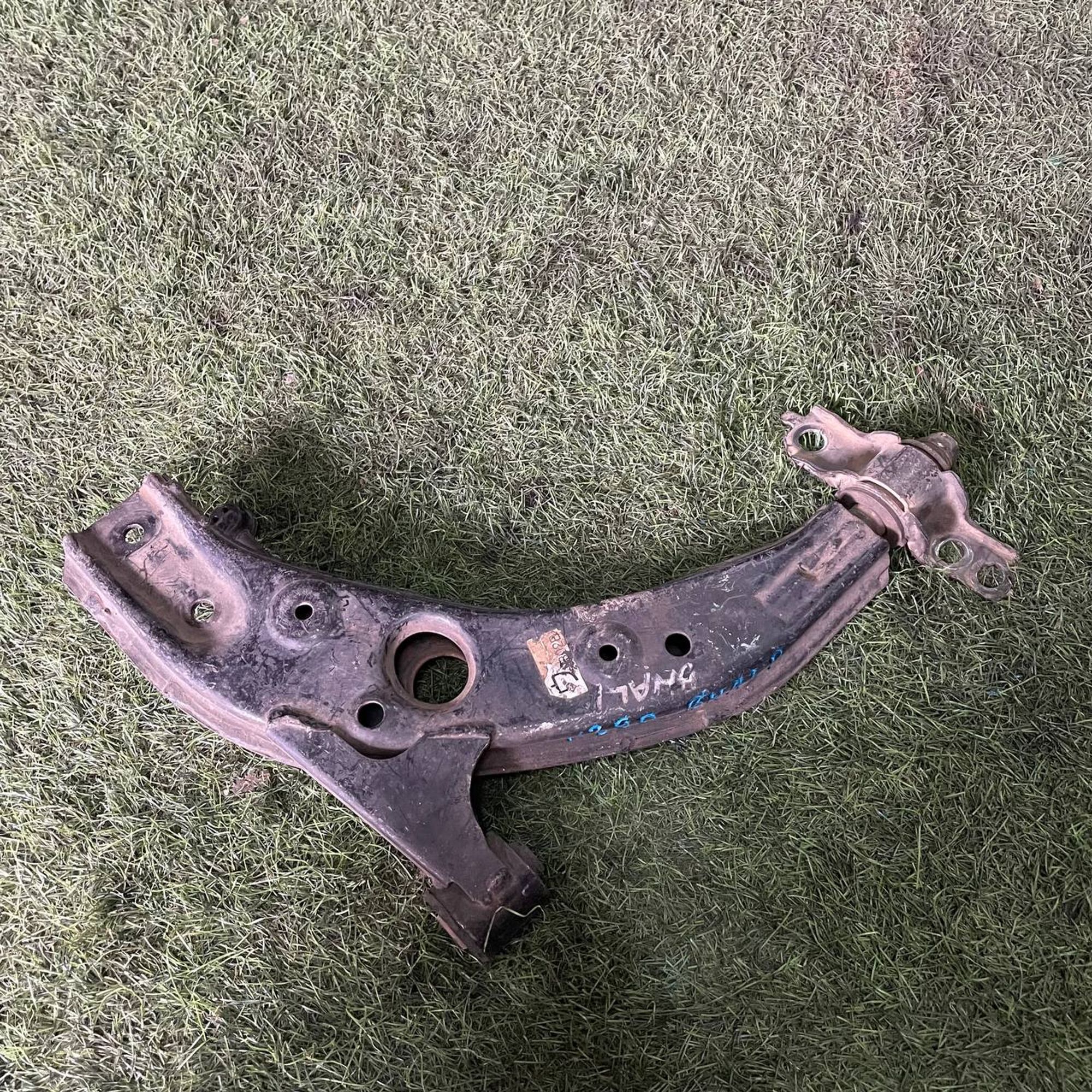 390 Рычаг передний левый нижний MAZDA FAMILIA BHALP, 1 рублей, Невинномысск