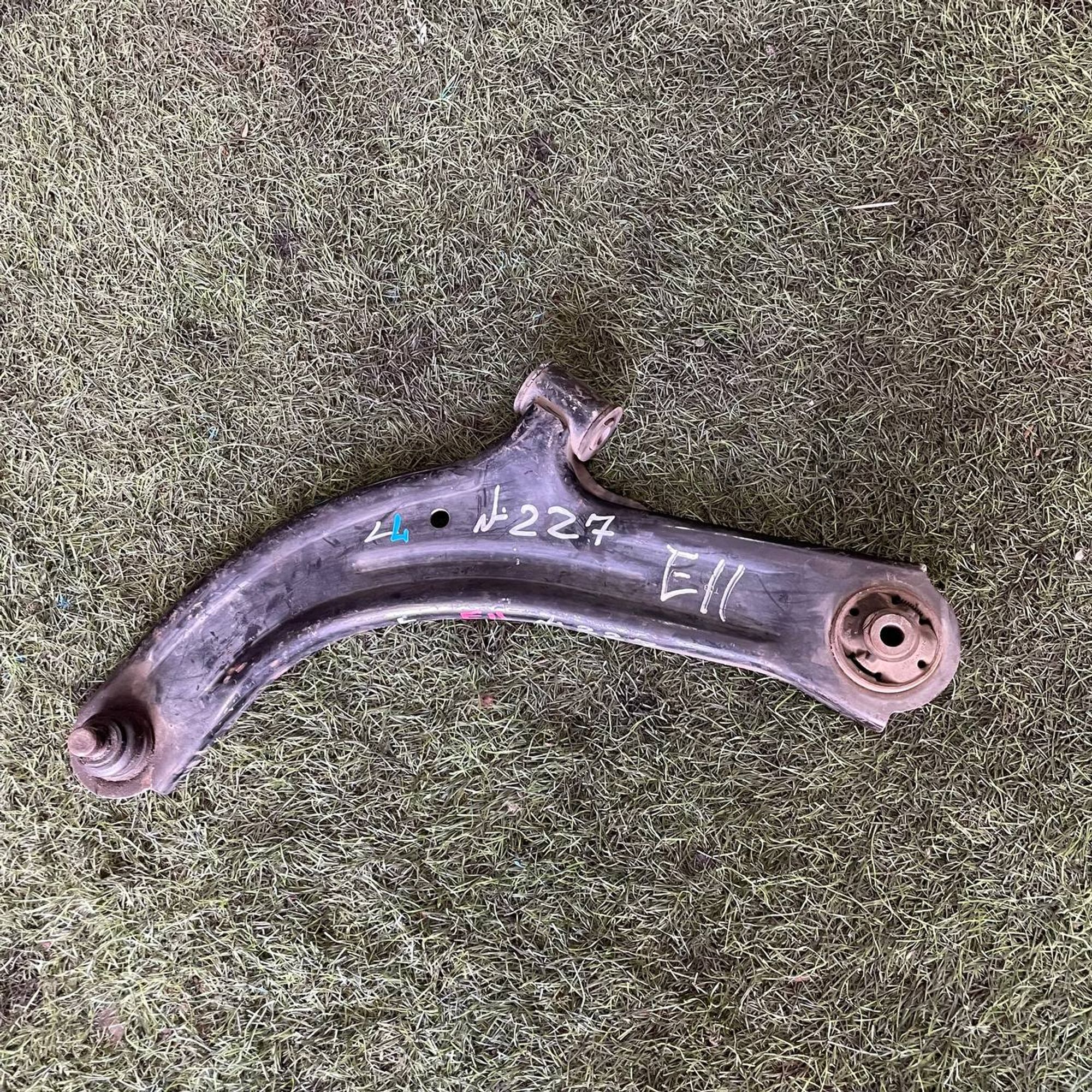 227 Рычаг передний левый нижний NISSAN NOTE E11, 3500 рублей, Невинномысск