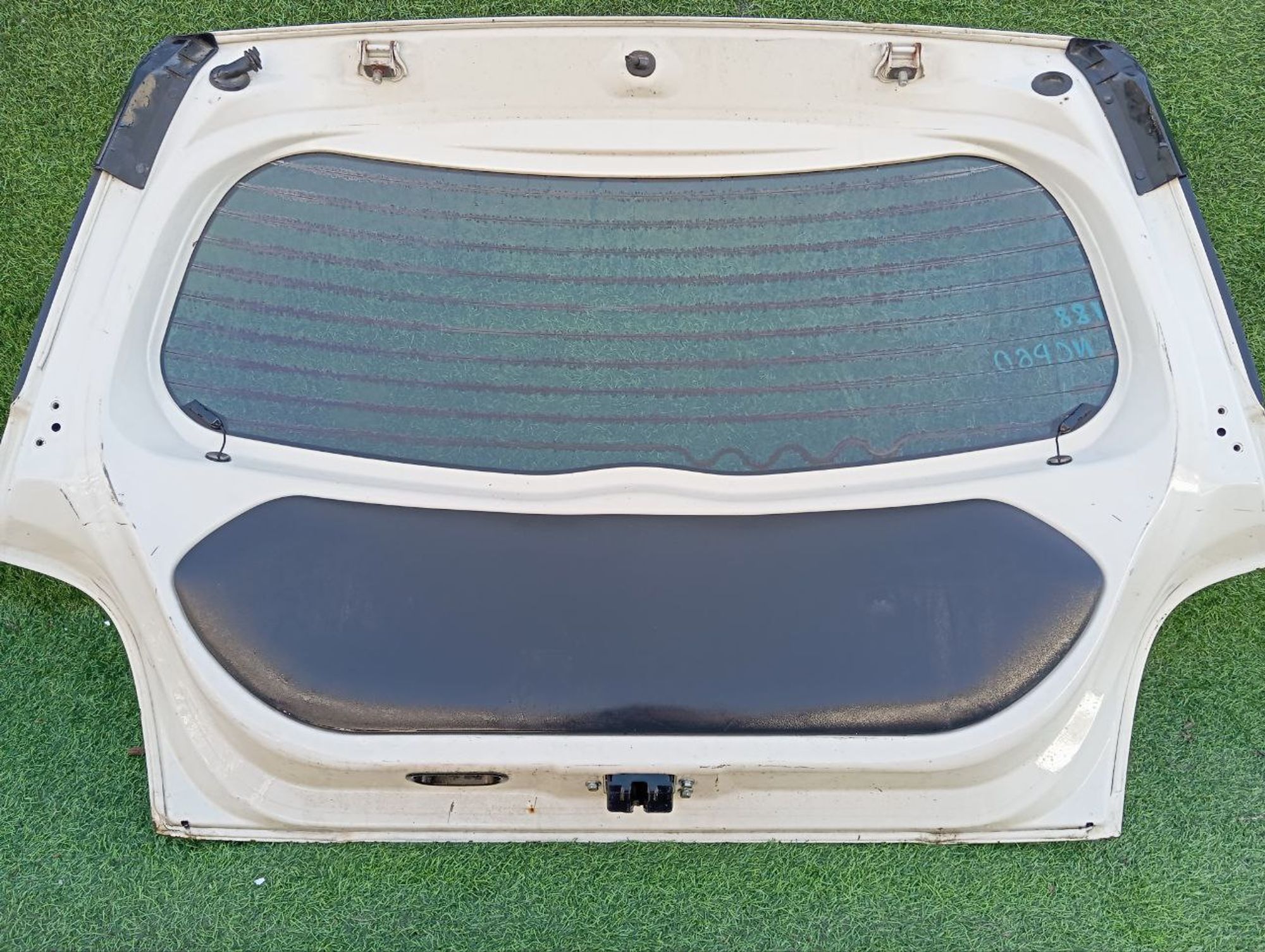 88 дверь багажника на TOYOTA IST NCP60, 12500 рублей, Невинномысск