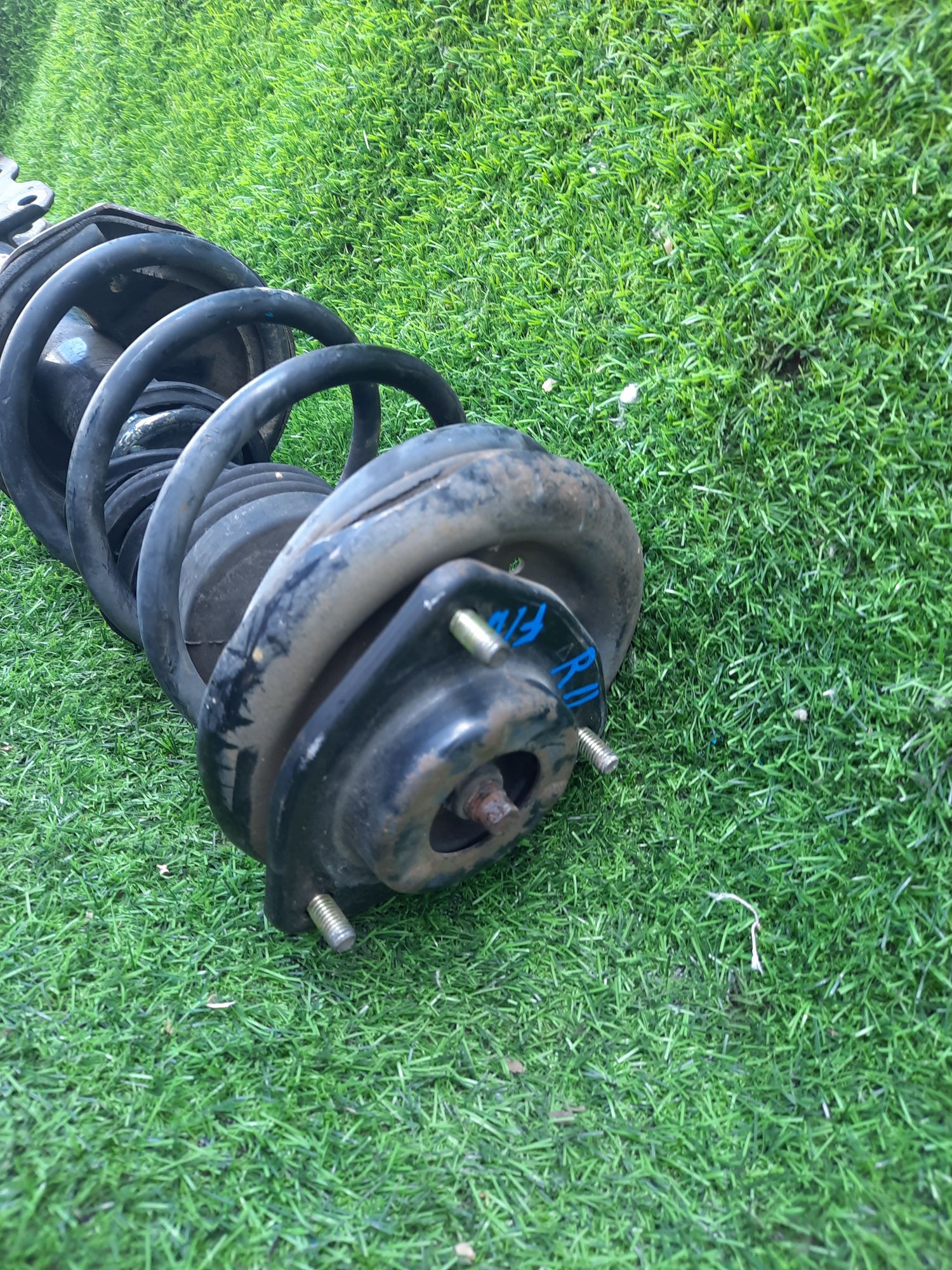 223 Стойка амортизатора передняя левая NISSAN PRESEA R11, 3500 рублей, Невинномысск