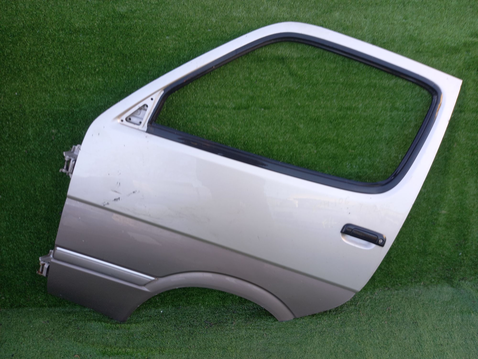 2225 дверь F/L на TOYOTA HIACE KZH106 1KZ, 12500 рублей, Невинномысск