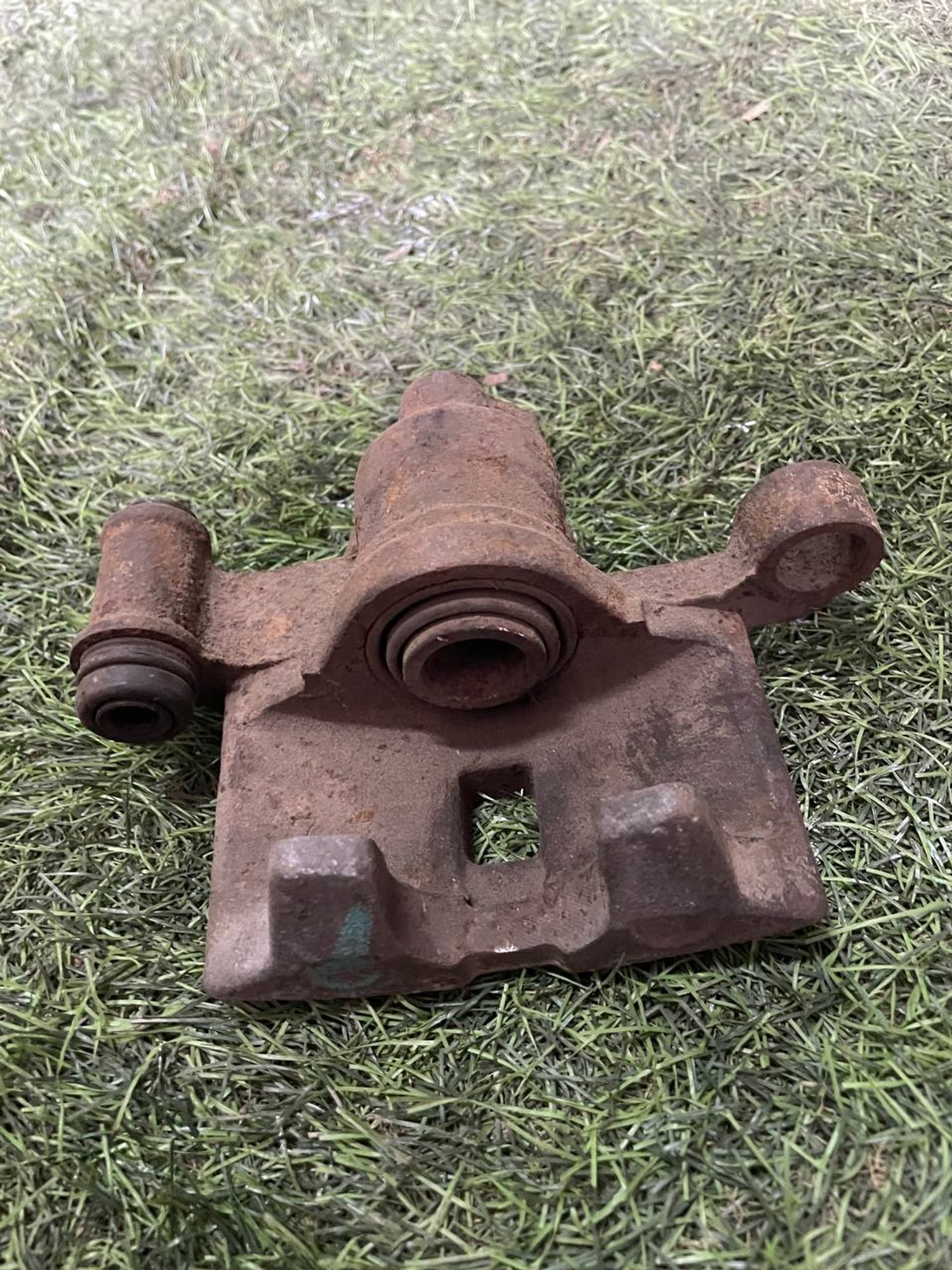 259 Суппорт тормозной задний левый Toyota ST190, 3000 рублей, Невинномысск