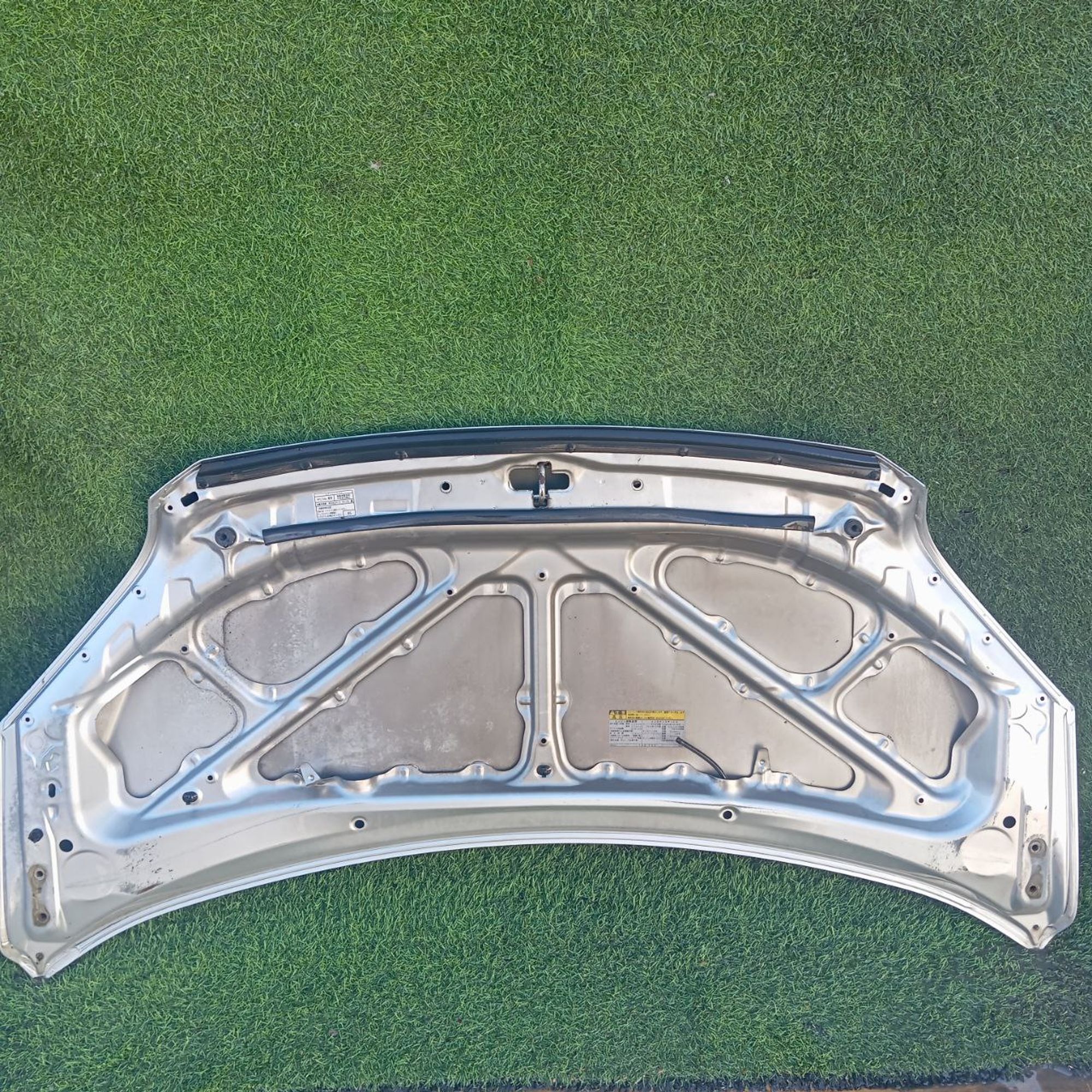 6 капот на TOYOTA VOXY AZR60, 12500 рублей, Невинномысск