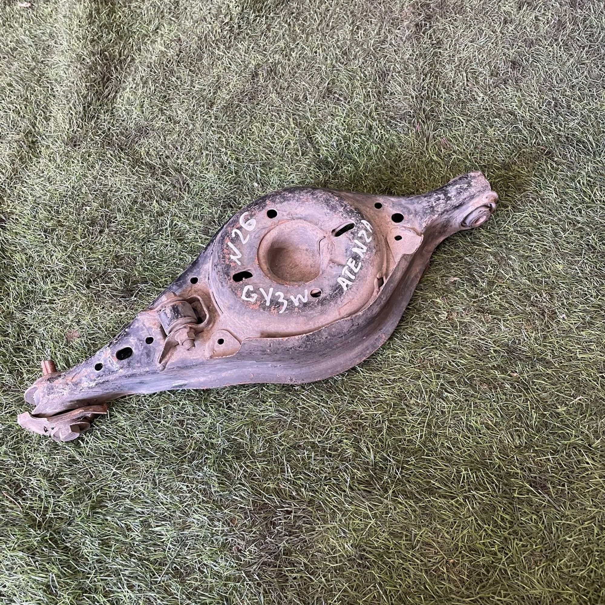 26 Рычаг задний поперечный нижний Mazda Atenza GG3S, 3000 рублей, Невинномысск