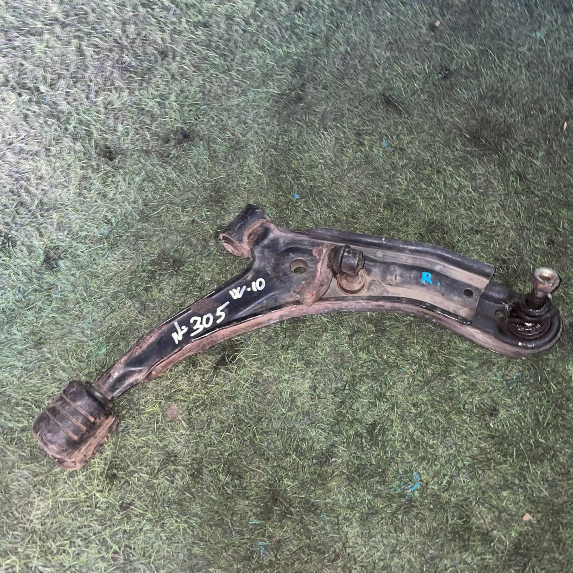 305 Рычаг передний правый нижний NISSAN AVENIR W10, 1 рублей, Невинномысск