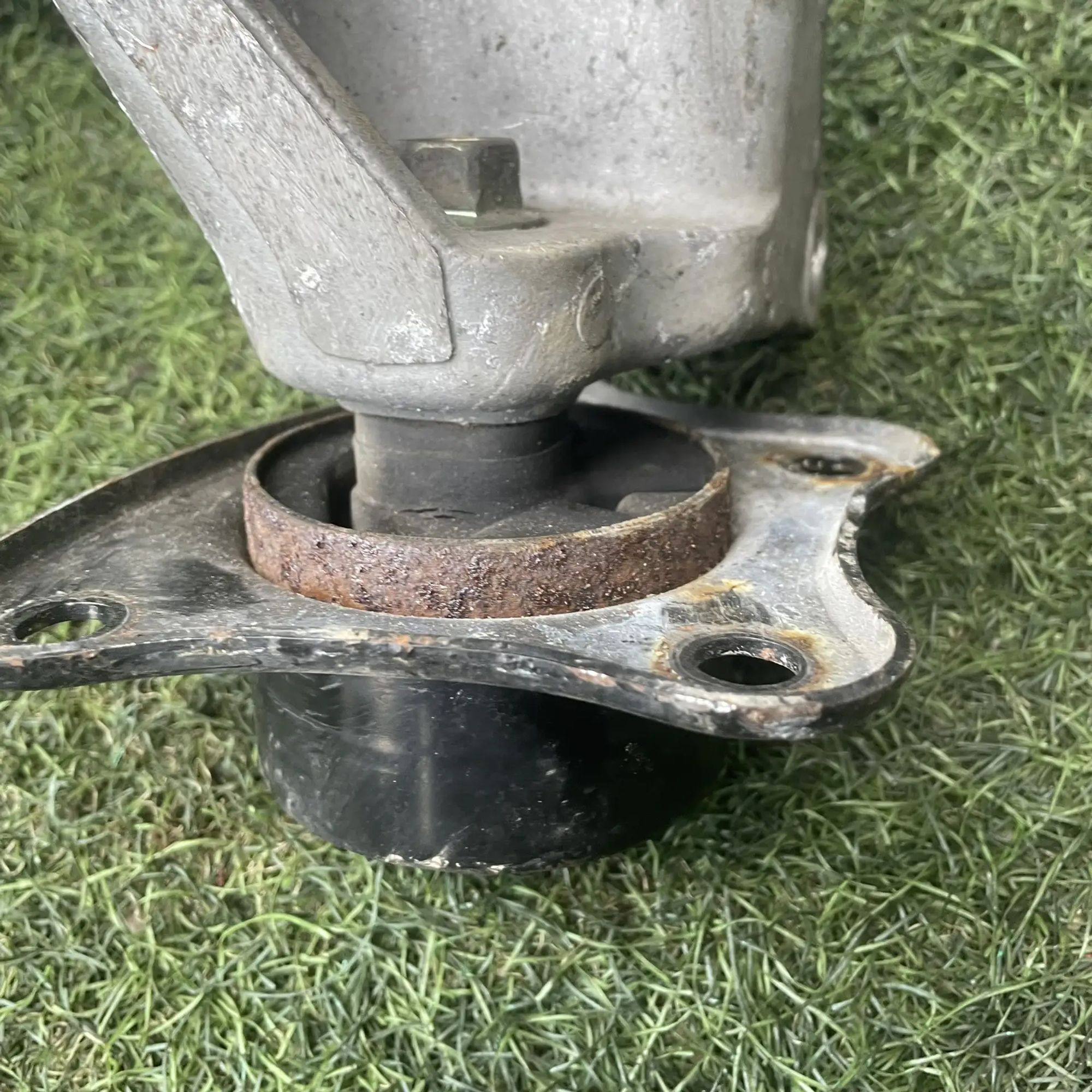 https://ycs.partsauto.market/partsauto-images/thmbs/userImages/772e461030aea93f4dbb6447c0f924d3/part/b600ff4f-17a9-4e3c-9f03-c8f65bee9eb2_1776925816635.jpg