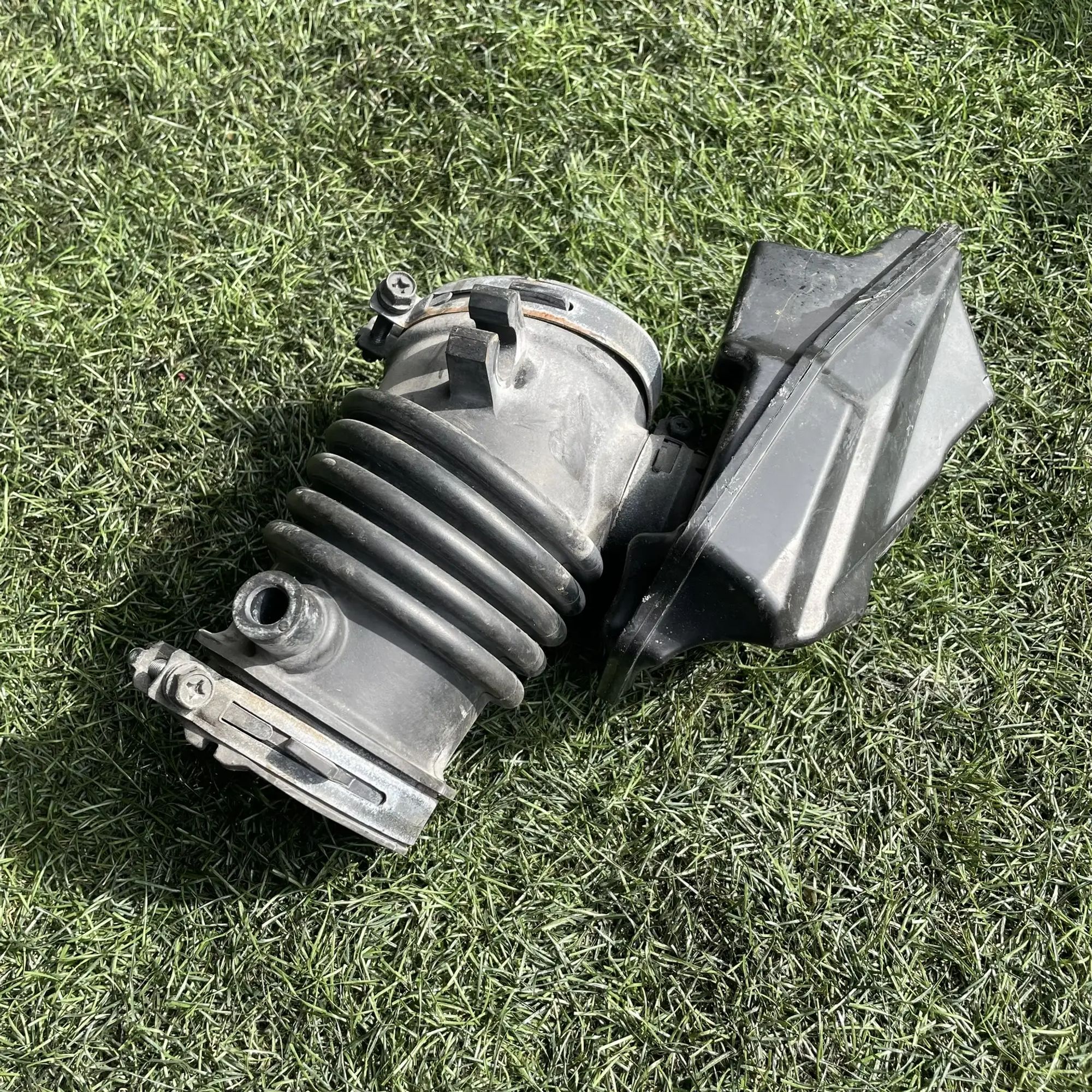 1549 Патрубок воздушного фильтра Mazda Axela BLEFW 2.0, 3000 рублей, Невинномысск