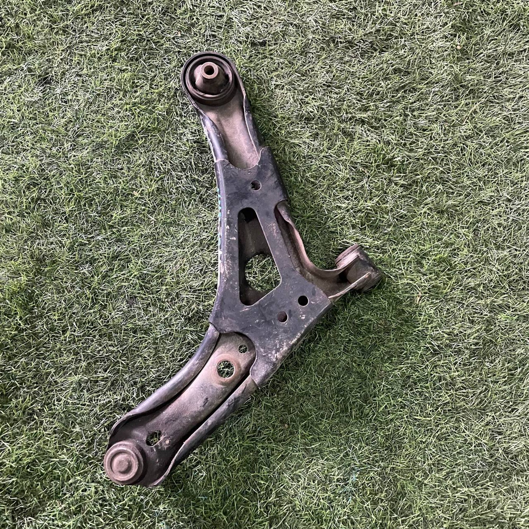 147 Рычаг передний левый нижний TOYOTA PORTE NNP10, 1 рублей, Невинномысск