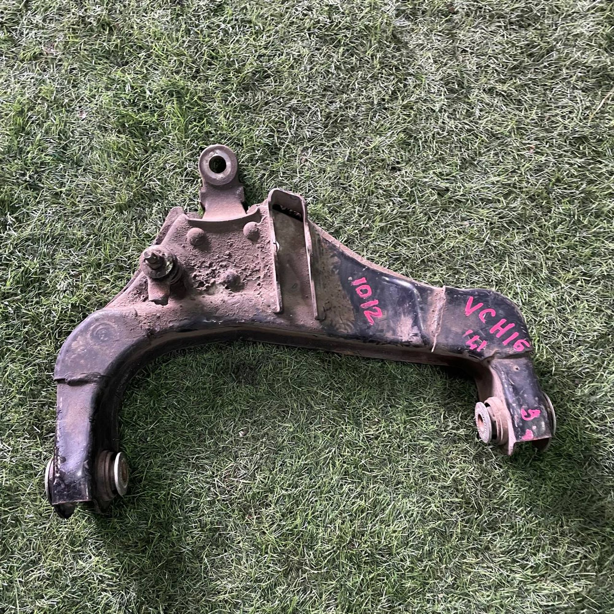 1012 Рычаг передний левый нижний Toyota VCH16, 8000 рублей, Невинномысск