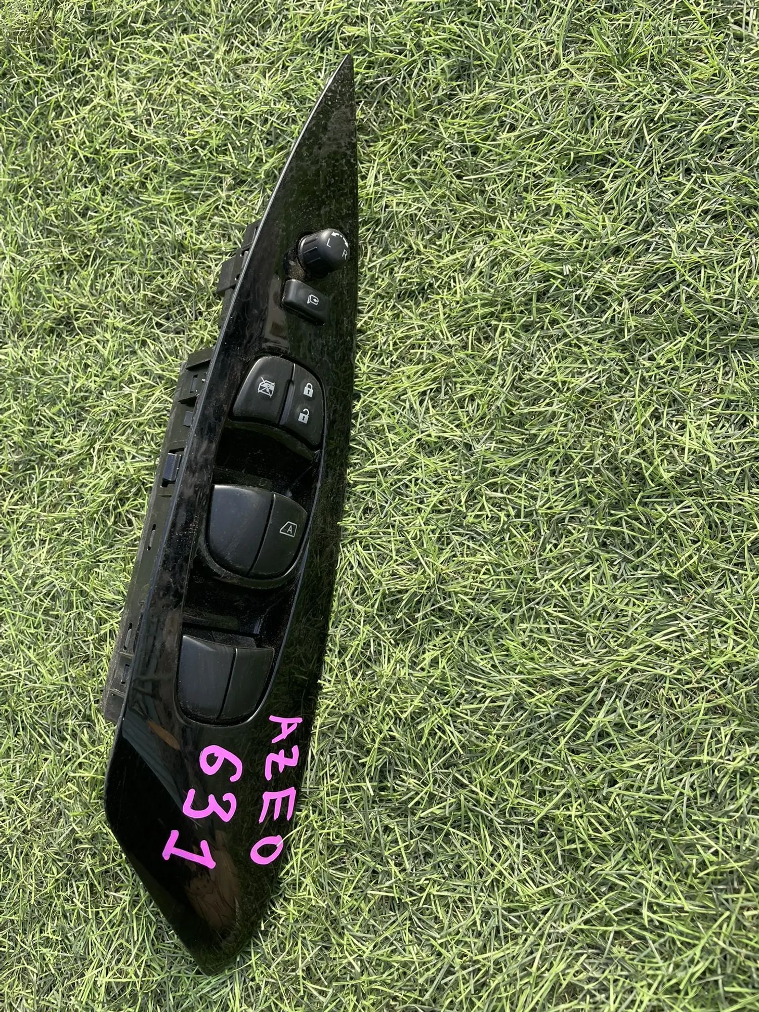 631 Блок управления стеклоподъемником передний правый Nissan Leaf AZE0 24kw 2014, 4500 рублей, Невинномысск