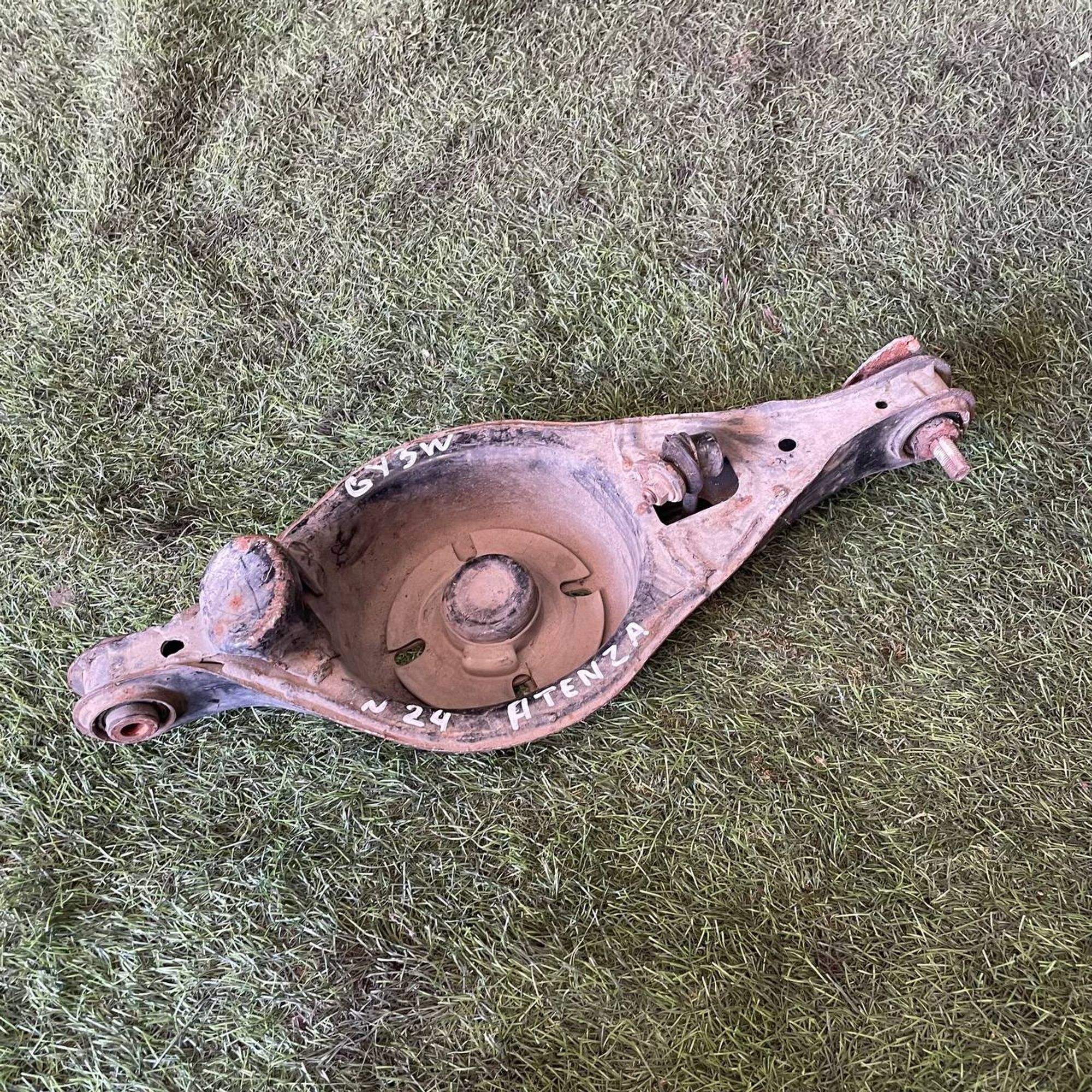 24 Рычаг задний поперечный нижний Mazda Atenza GG3S, 3000 рублей, Невинномысск