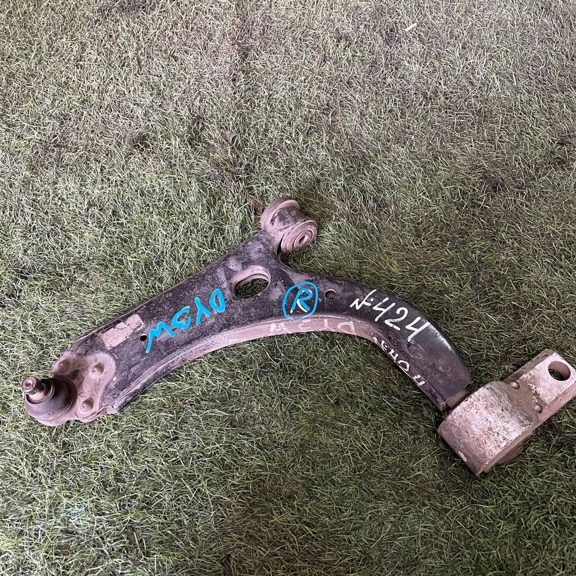 424 Рычаг передний правый нижний MAZDA DEMIO DY3W, 1 рублей, Невинномысск