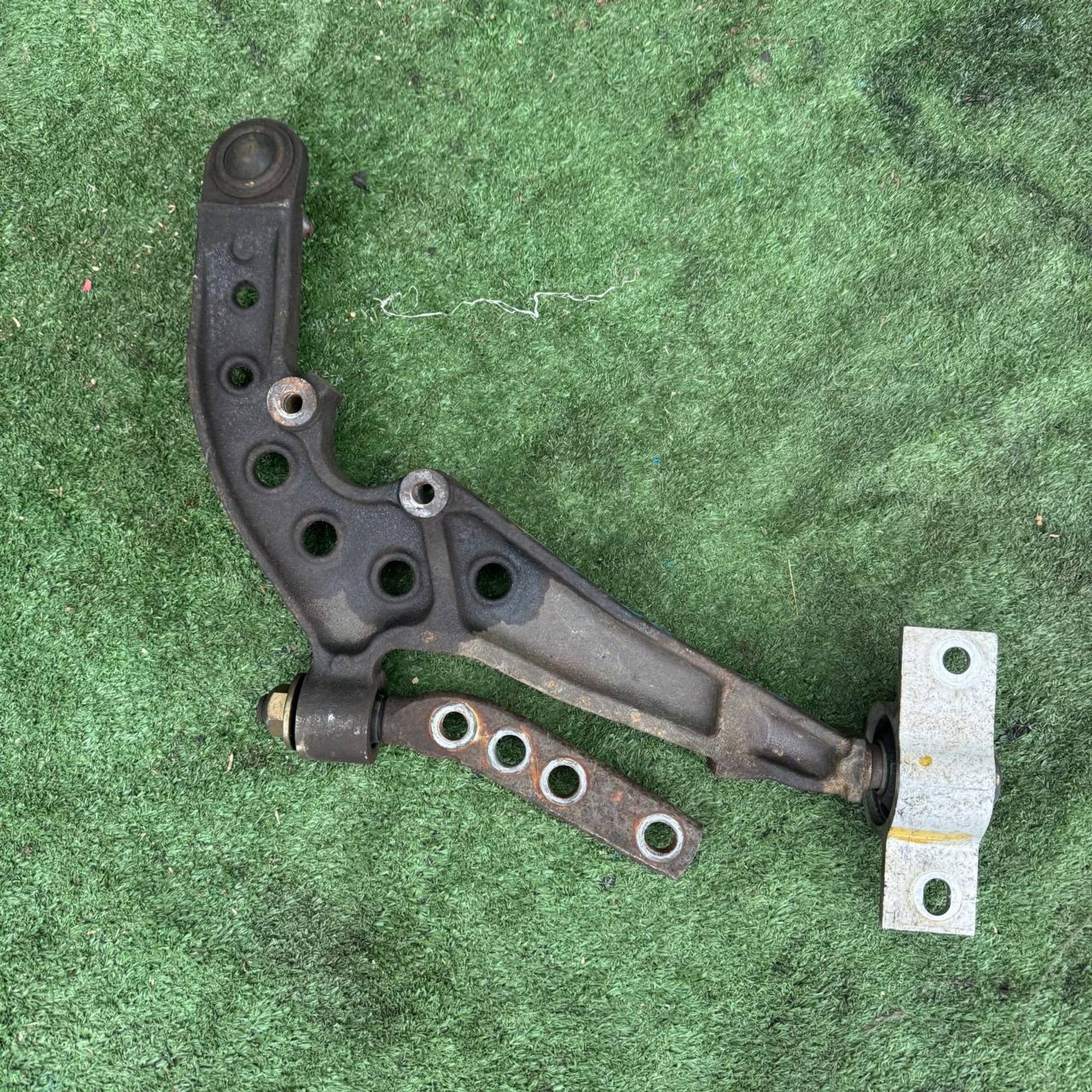 https://ycs.partsauto.market/partsauto-images/thmbs/userImages/772e461030aea93f4dbb6447c0f924d3/part/bbb3f967-28d3-436e-baf0-da4e931240c3_1735389514631.jpg