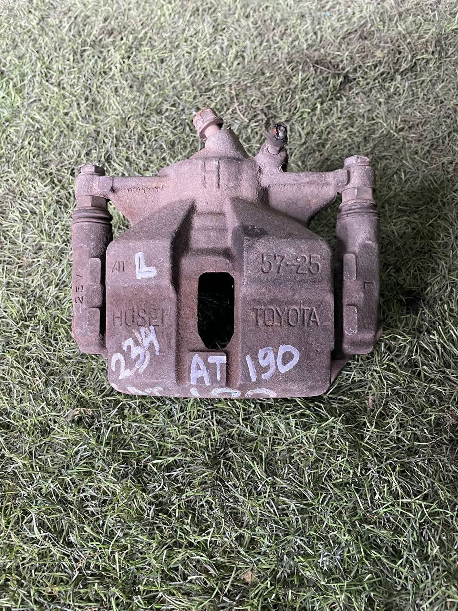 234 Суппорт тормозной передний левый TOYOTA CORONA AT190, 3000 рублей, Невинномысск