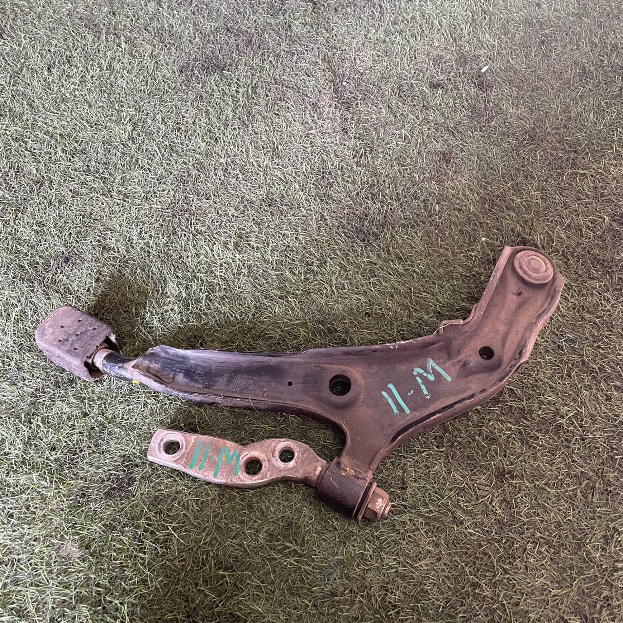 328 Рычаг передний правый нижний NISSAN AVENIR W11, 3500 рублей, Невинномысск