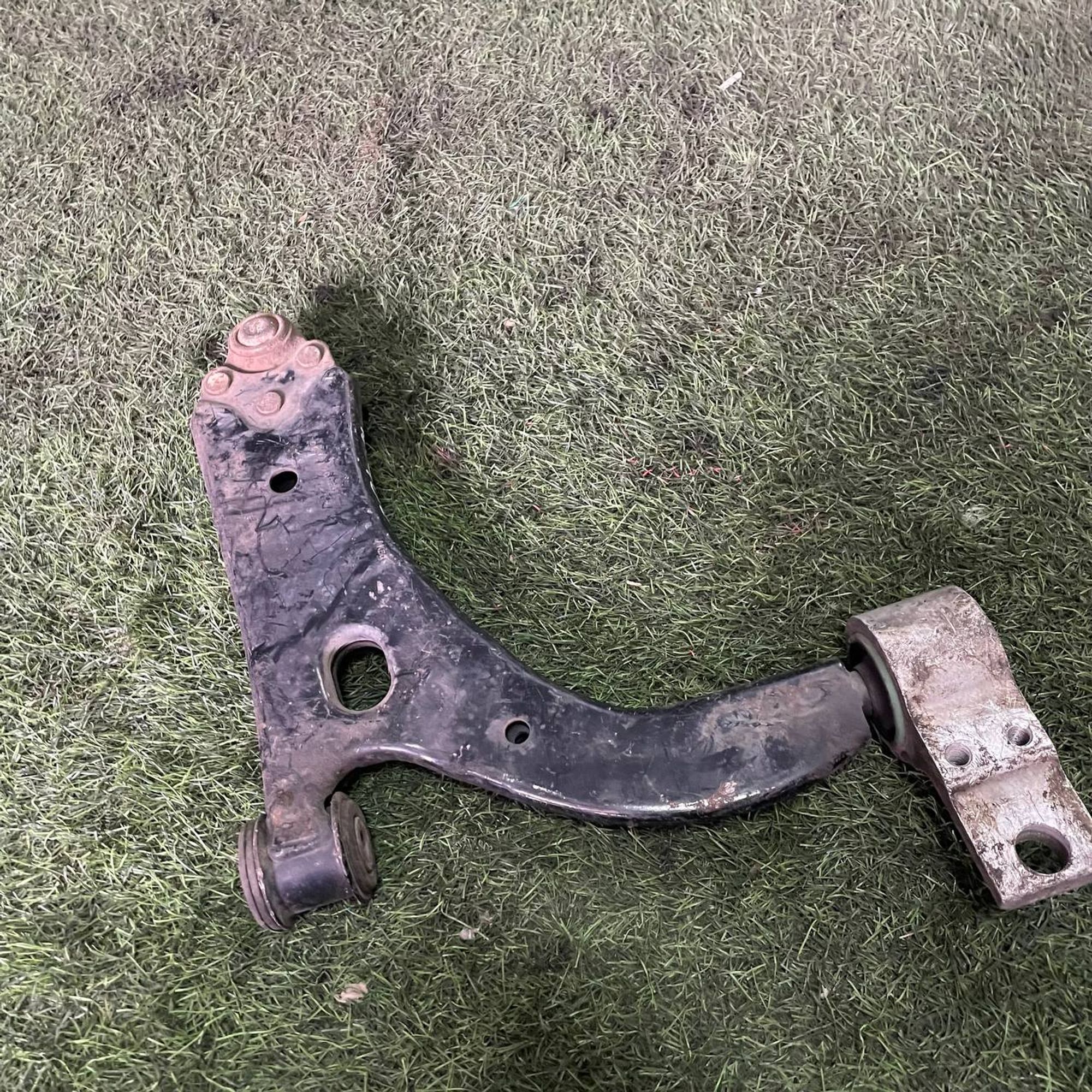 400 Рычаг передний левый нижний MAZDA DEMIO DY3W, 3500 рублей, Невинномысск