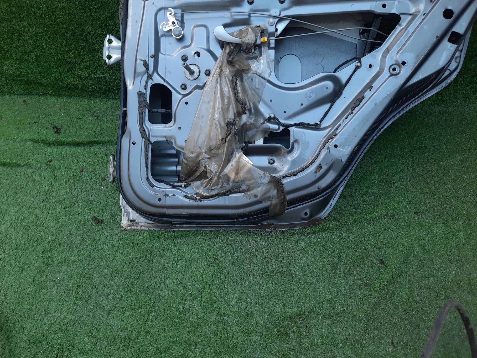 2079 дверь на MITSUBISHI CARISMA DA2A, 8000 рублей, Невинномысск