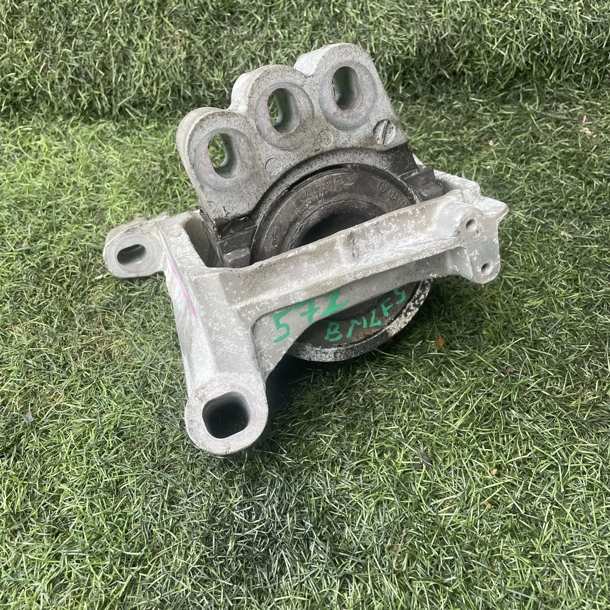 https://ycs.partsauto.market/partsauto-images/thmbs/userImages/772e461030aea93f4dbb6447c0f924d3/part/c22a0553-8c51-41d6-8aa4-c0df2684385b_1776924962798.jpg