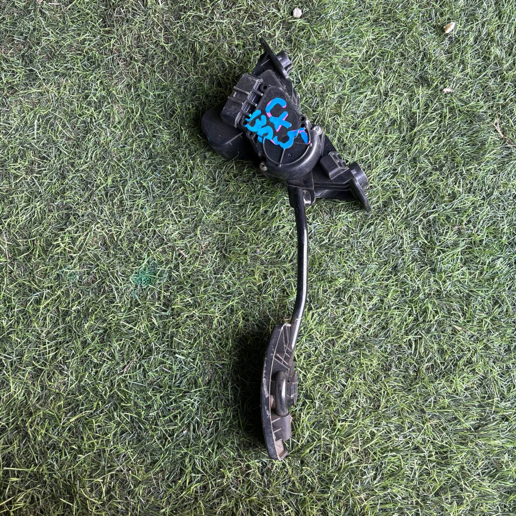 https://ycs.partsauto.market/partsauto-images/thmbs/userImages/772e461030aea93f4dbb6447c0f924d3/part/c24ff302-6a4d-445b-b680-e1602a335619_1773899644750.jpg
