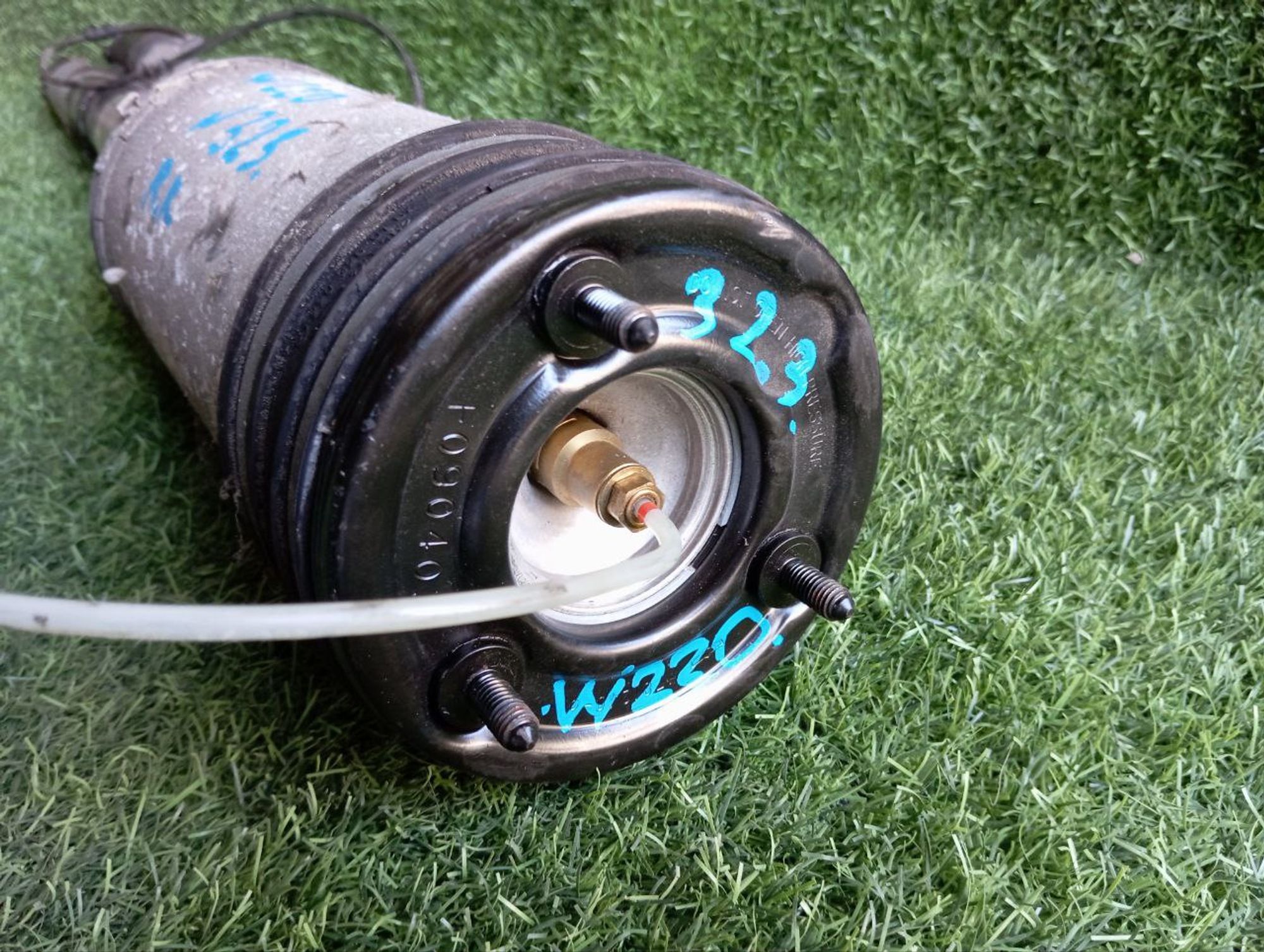 https://ycs.partsauto.market/partsauto-images/thmbs/userImages/772e461030aea93f4dbb6447c0f924d3/part/c3306be6-7349-4533-89b4-0e5ef2d4f85c_1728543122447.jpg