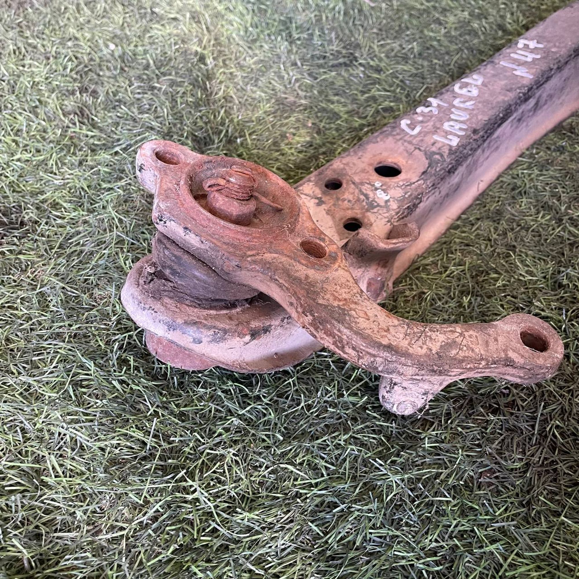 47 Рычаг передний левый нижний Nissan Laurel, 4500 рублей, Невинномысск