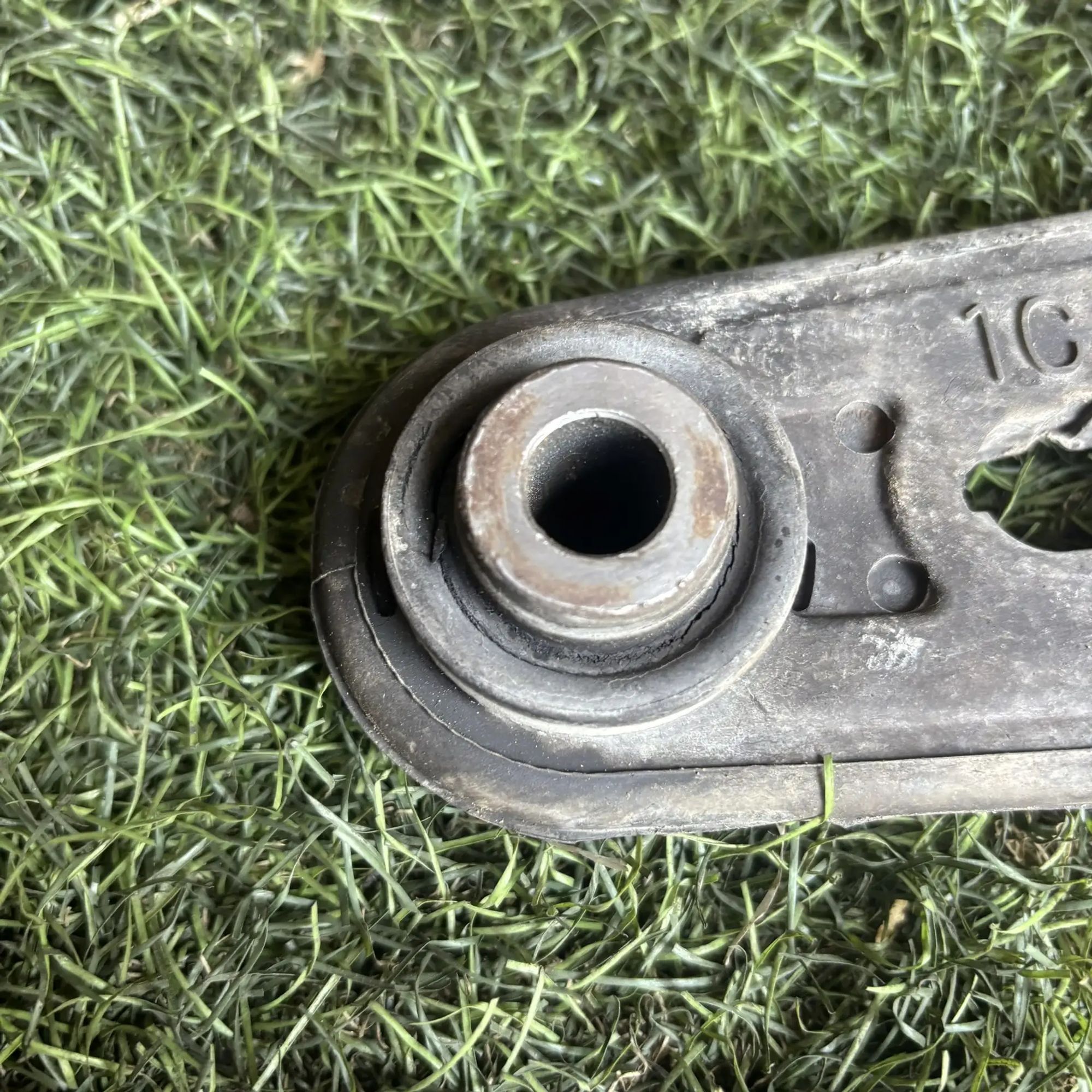 https://ycs.partsauto.market/partsauto-images/thmbs/userImages/772e461030aea93f4dbb6447c0f924d3/part/c3d60d9f-83d6-4018-84e0-e56b7c1642a9_1777098957616.jpg