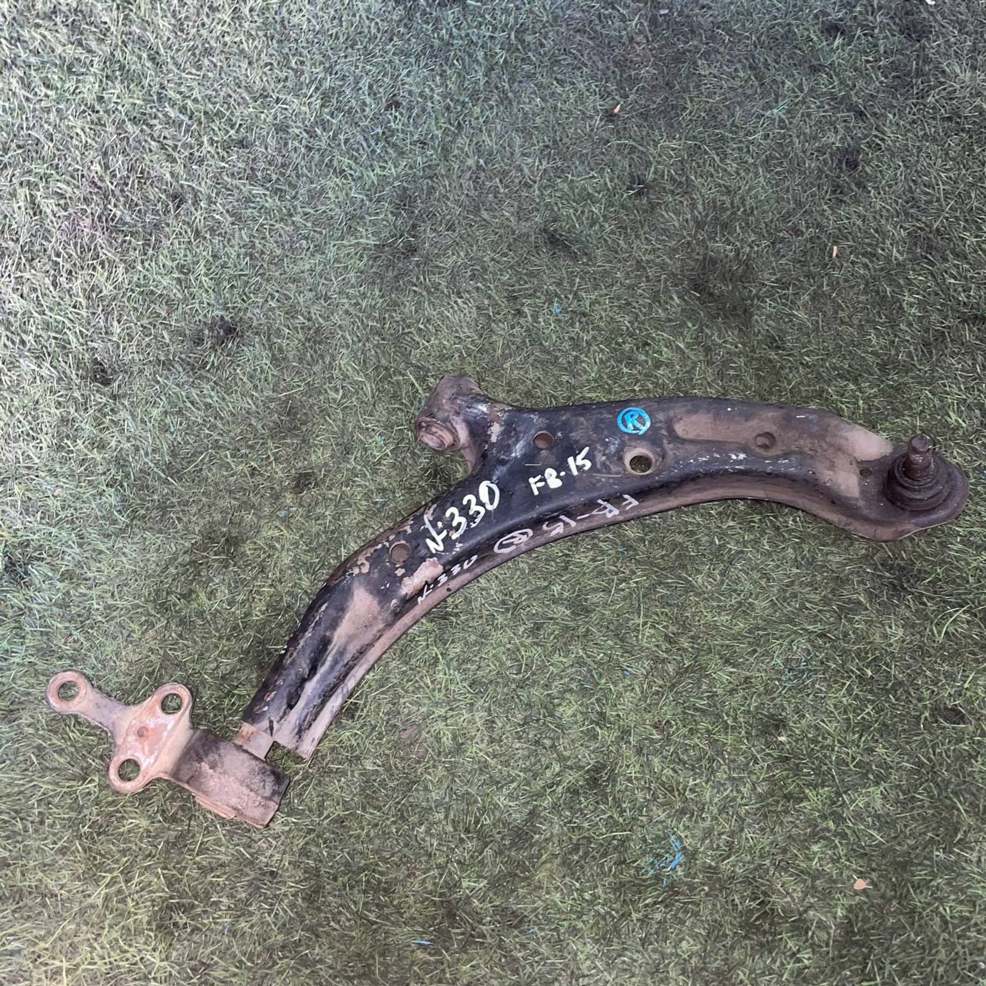 330 Рычаг передний правый нижний NISSAN SUNNY FB15, 3500 рублей, Невинномысск