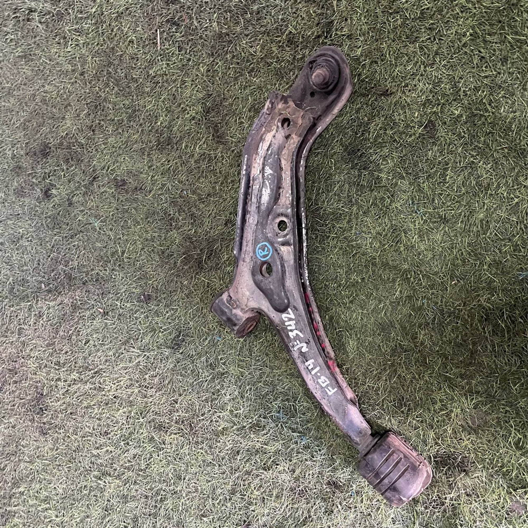 342 Рычаг передний правый нижний NISSAN SUNNY FB14, 3500 рублей, Невинномысск