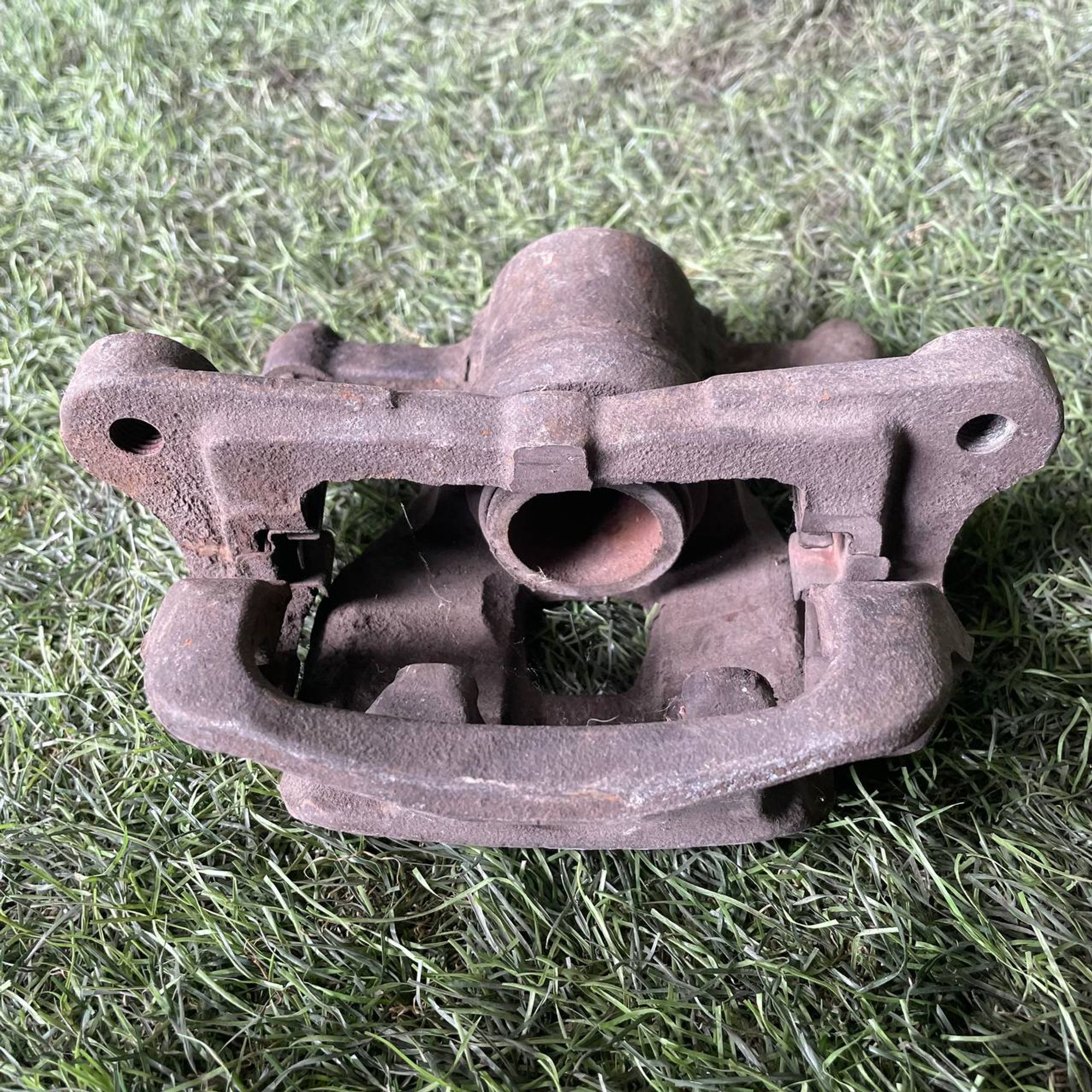 320 Суппорт тормозной передний левый TOYOTA MARK II GX90, 3000 рублей, Невинномысск