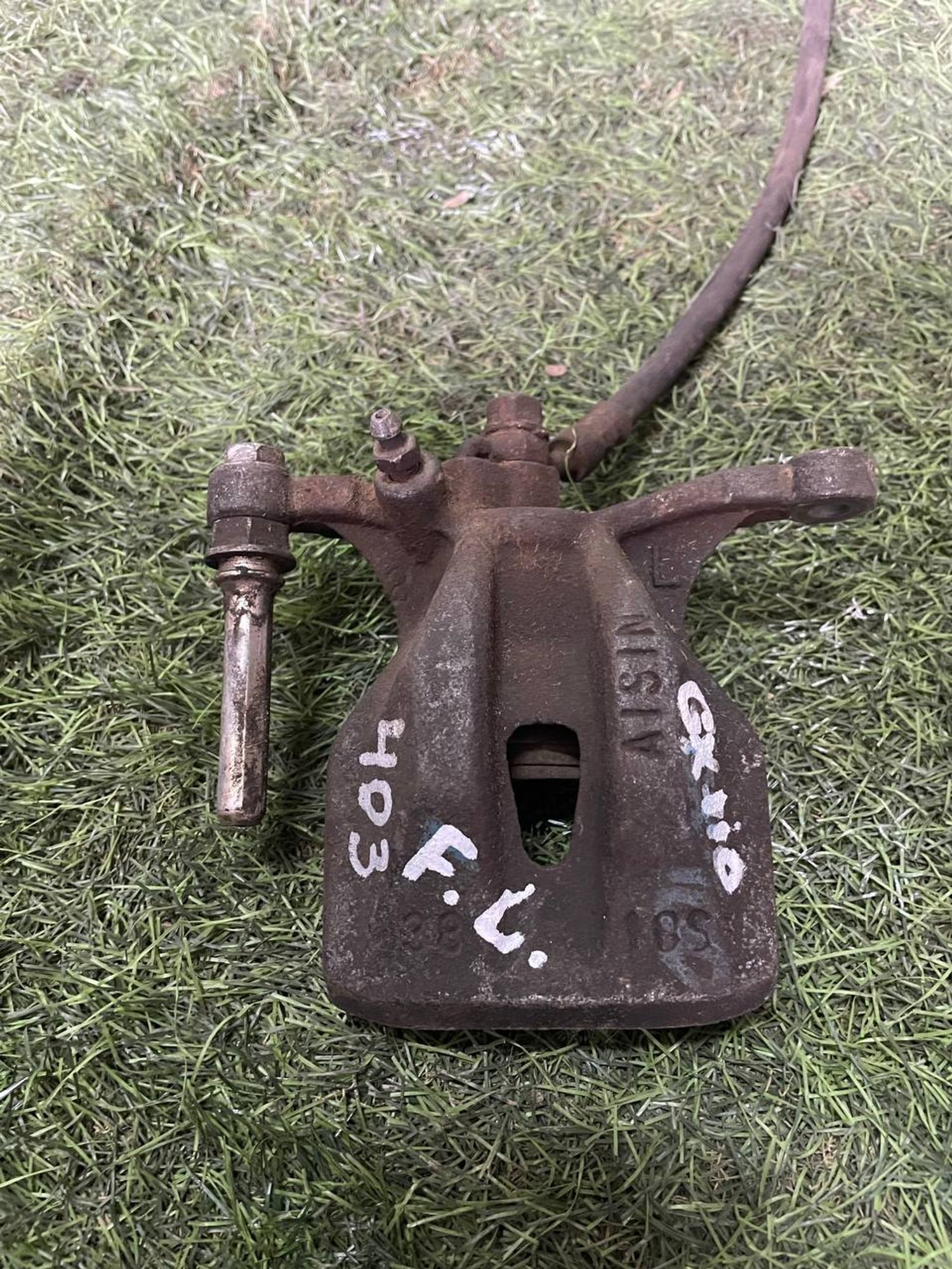 403 Суппорт тормозной передний правый TOYOTA CHASER GX110, 3000 рублей, Невинномысск