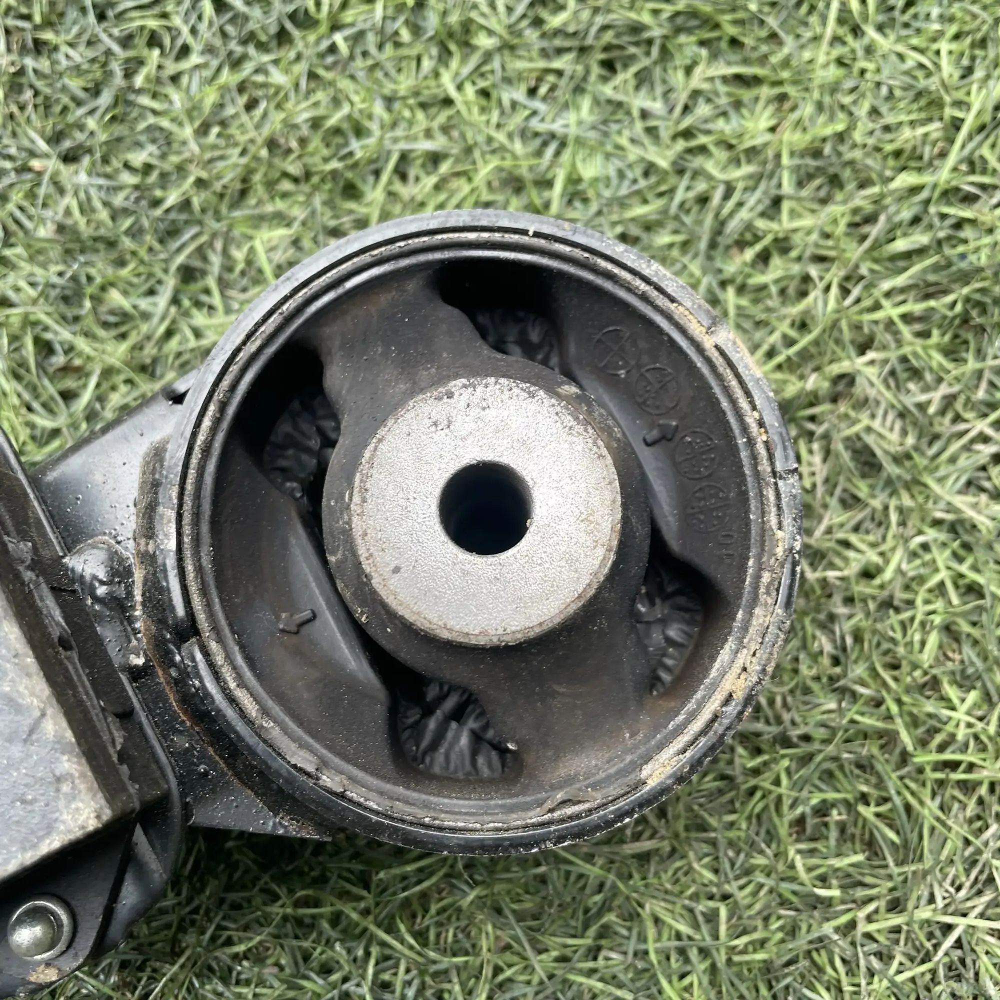 https://ycs.partsauto.market/partsauto-images/thmbs/userImages/772e461030aea93f4dbb6447c0f924d3/part/c7ce2d84-a106-4814-bdd2-0399503f6430_1779262061804.jpg