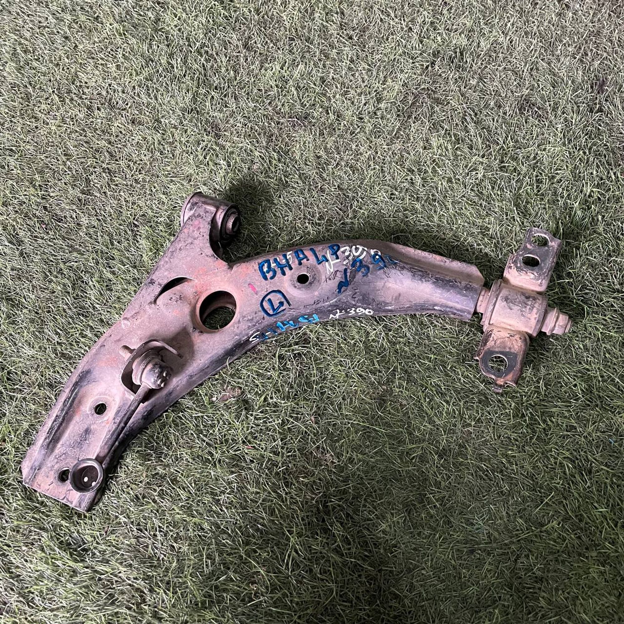 390 Рычаг передний левый нижний MAZDA FAMILIA BHALP, 1 рублей, Невинномысск