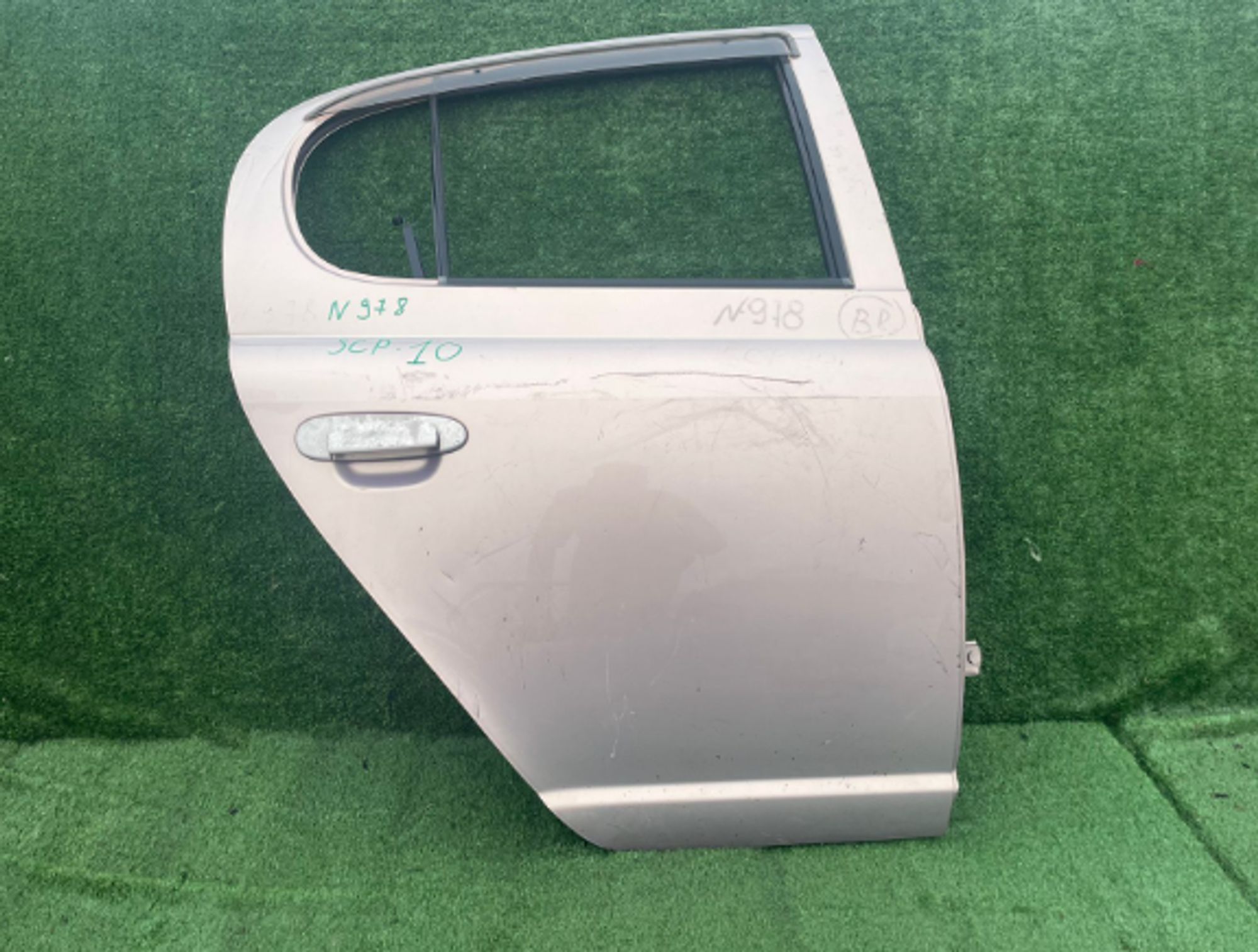 978 дверь на TOYOTA VITZ SCP10, 8500 рублей, Невинномысск