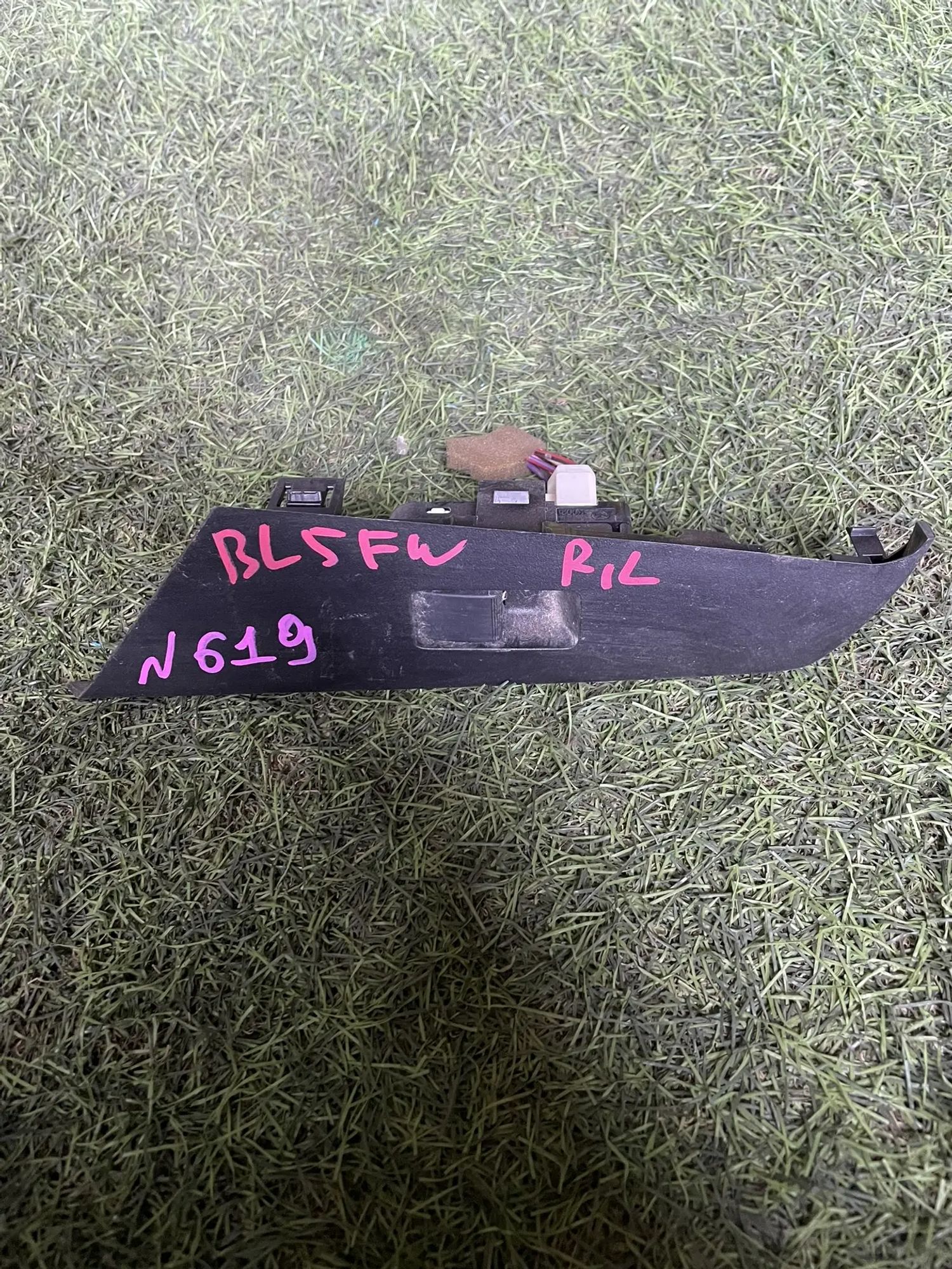 619 Блок управления стеклоподъемником задний левый MAZDA AXELA BL5FW, 3000 рублей, Невинномысск