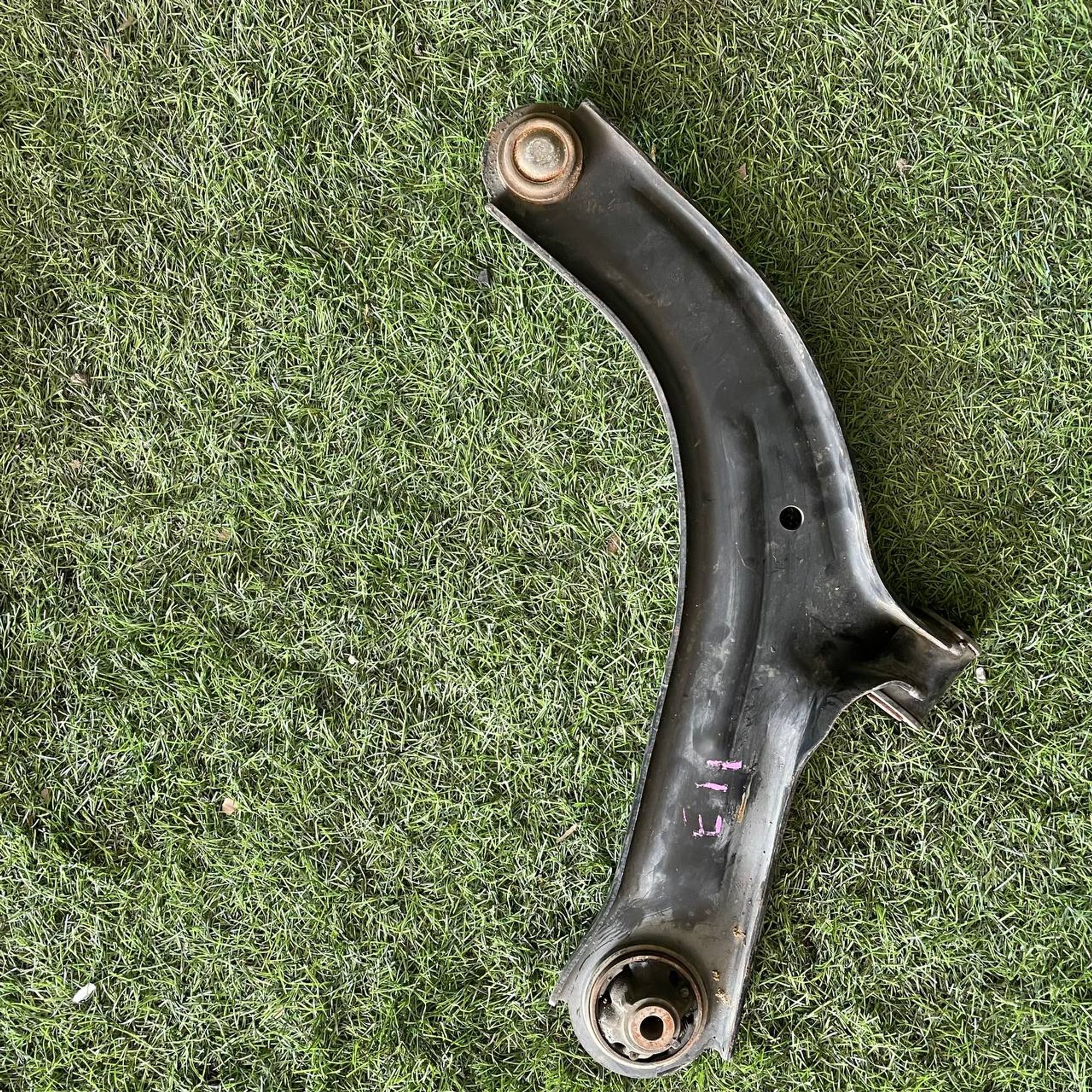 587 Рычаг передний правый нижний NISSAN NOTE E11 HR15 РЕСТ, 3000 рублей, Невинномысск