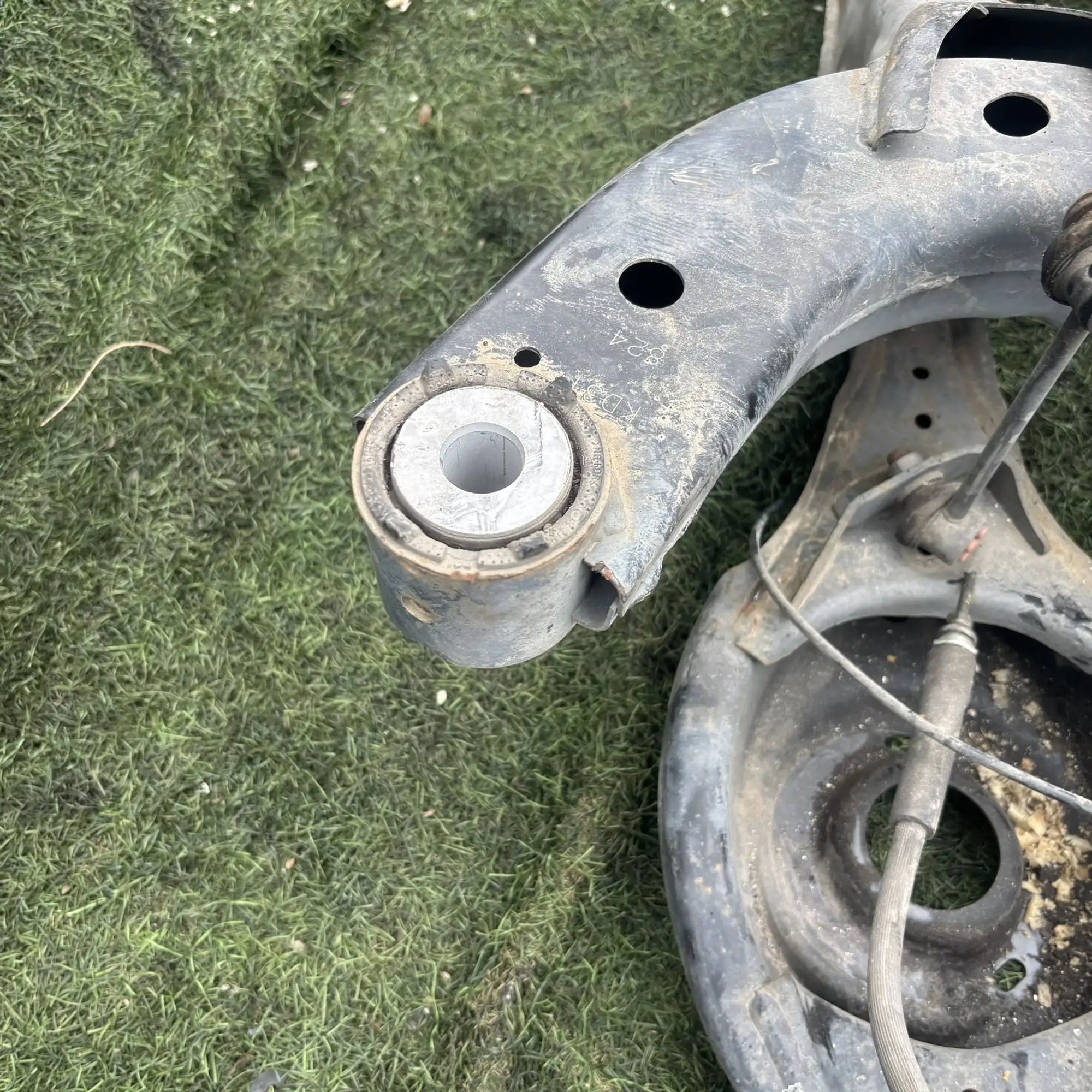 https://ycs.partsauto.market/partsauto-images/thmbs/userImages/772e461030aea93f4dbb6447c0f924d3/part/cfafdc72-da27-44d8-9cd5-22479226e6e2_1777028904731.jpg