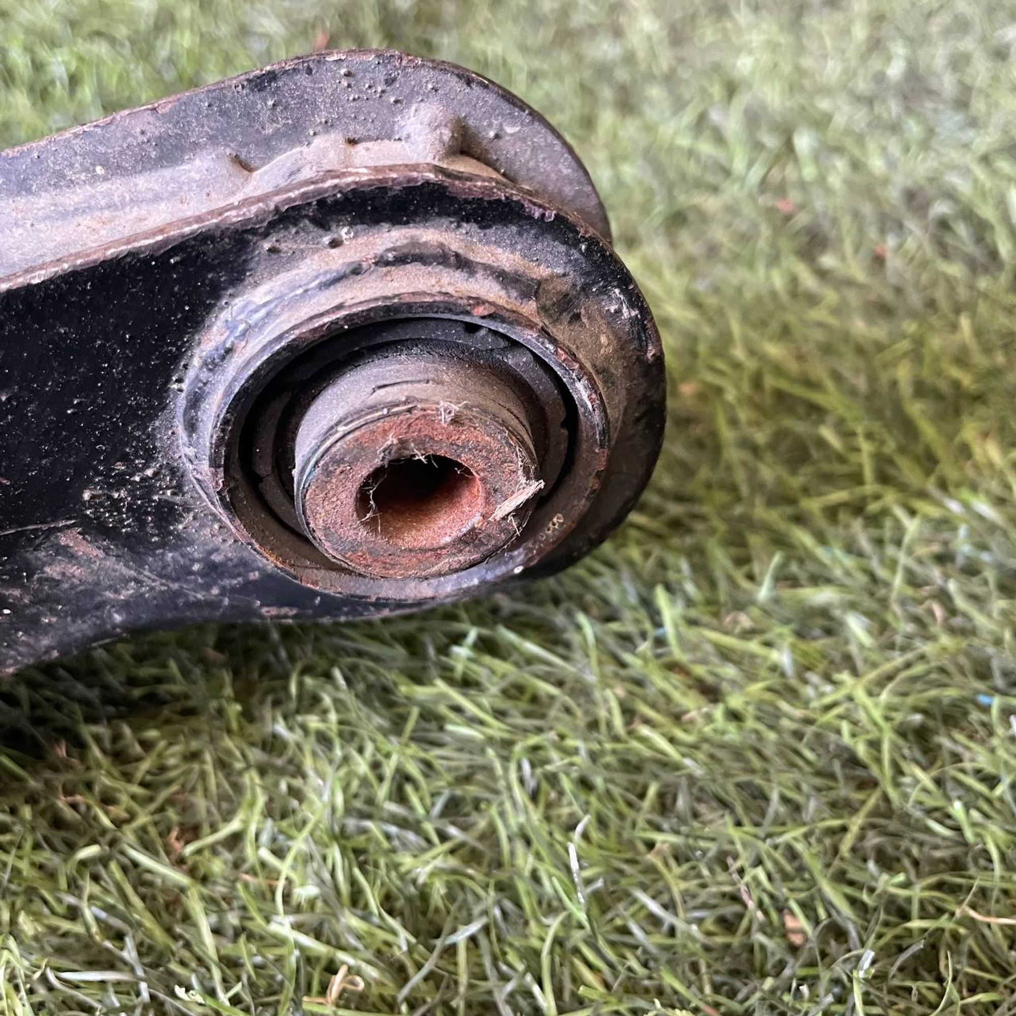 23 Рычаг задний поперечный нижний Mazda Atenza GG3S, 3000 рублей, Невинномысск