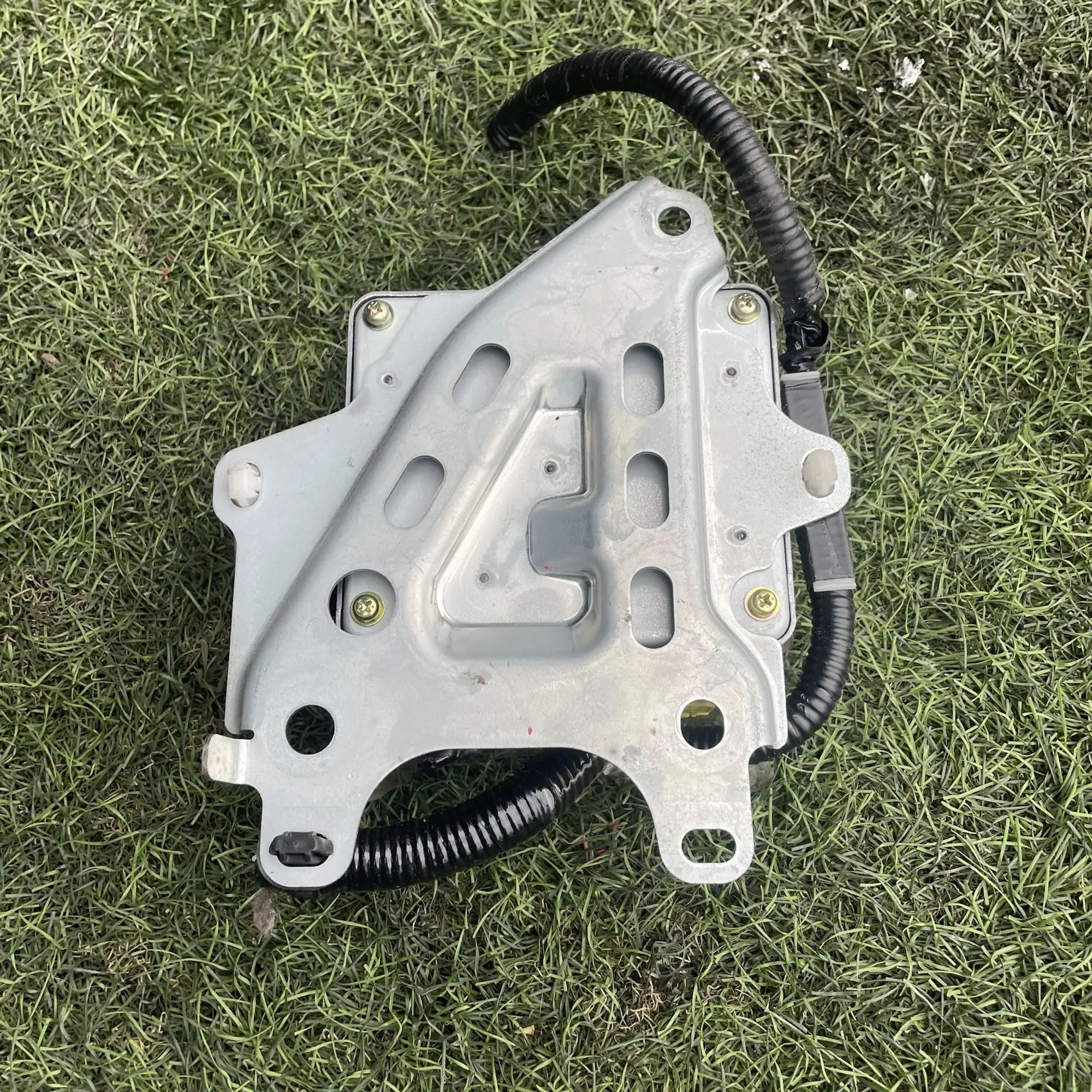 https://ycs.partsauto.market/partsauto-images/thmbs/userImages/772e461030aea93f4dbb6447c0f924d3/part/d01c923b-087a-4287-ab04-d1f19acec4f5_1779104699156.jpg