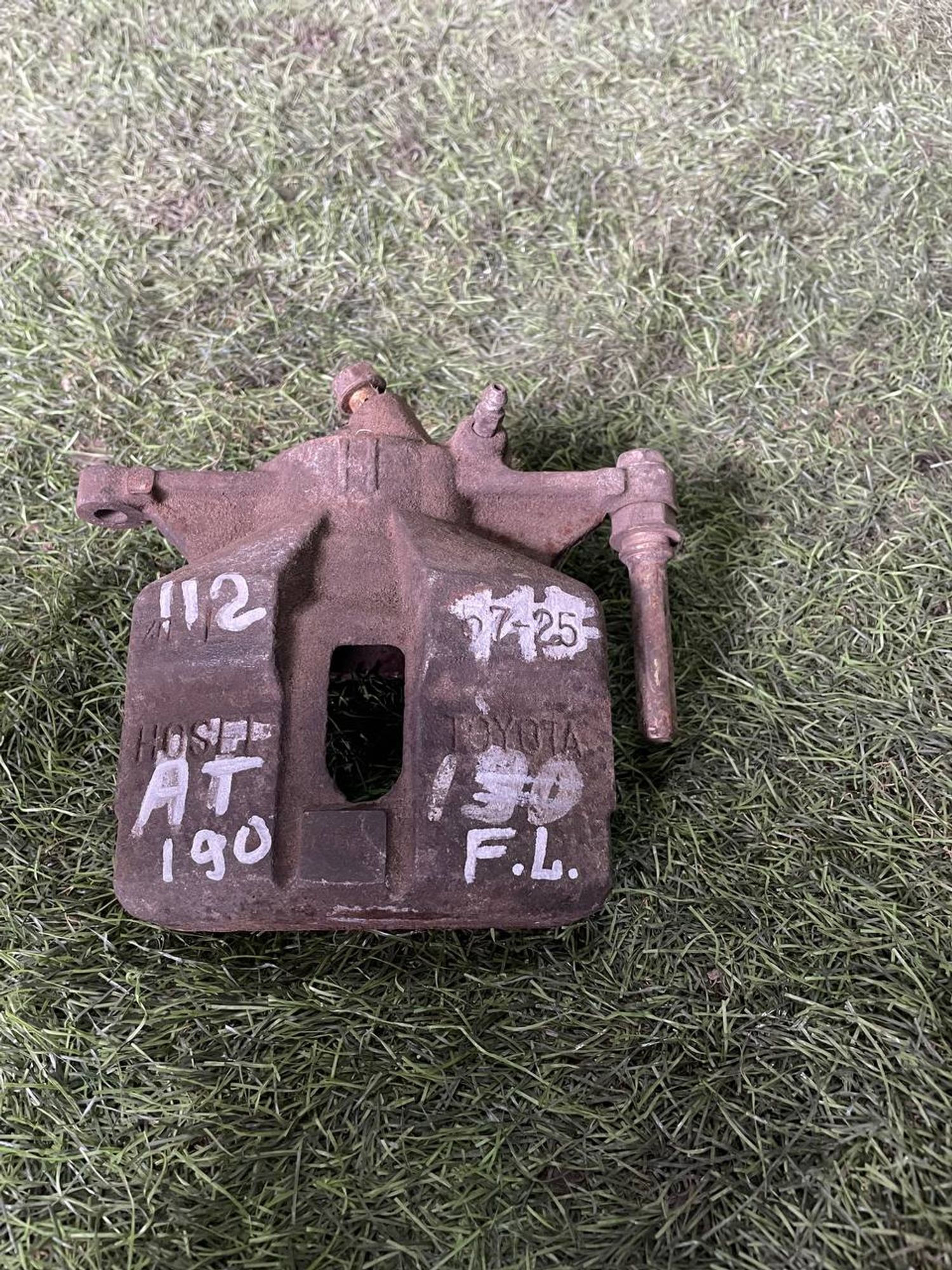 112 Суппорт тормозной передний левый Toyota AT190, 3000 рублей, Невинномысск