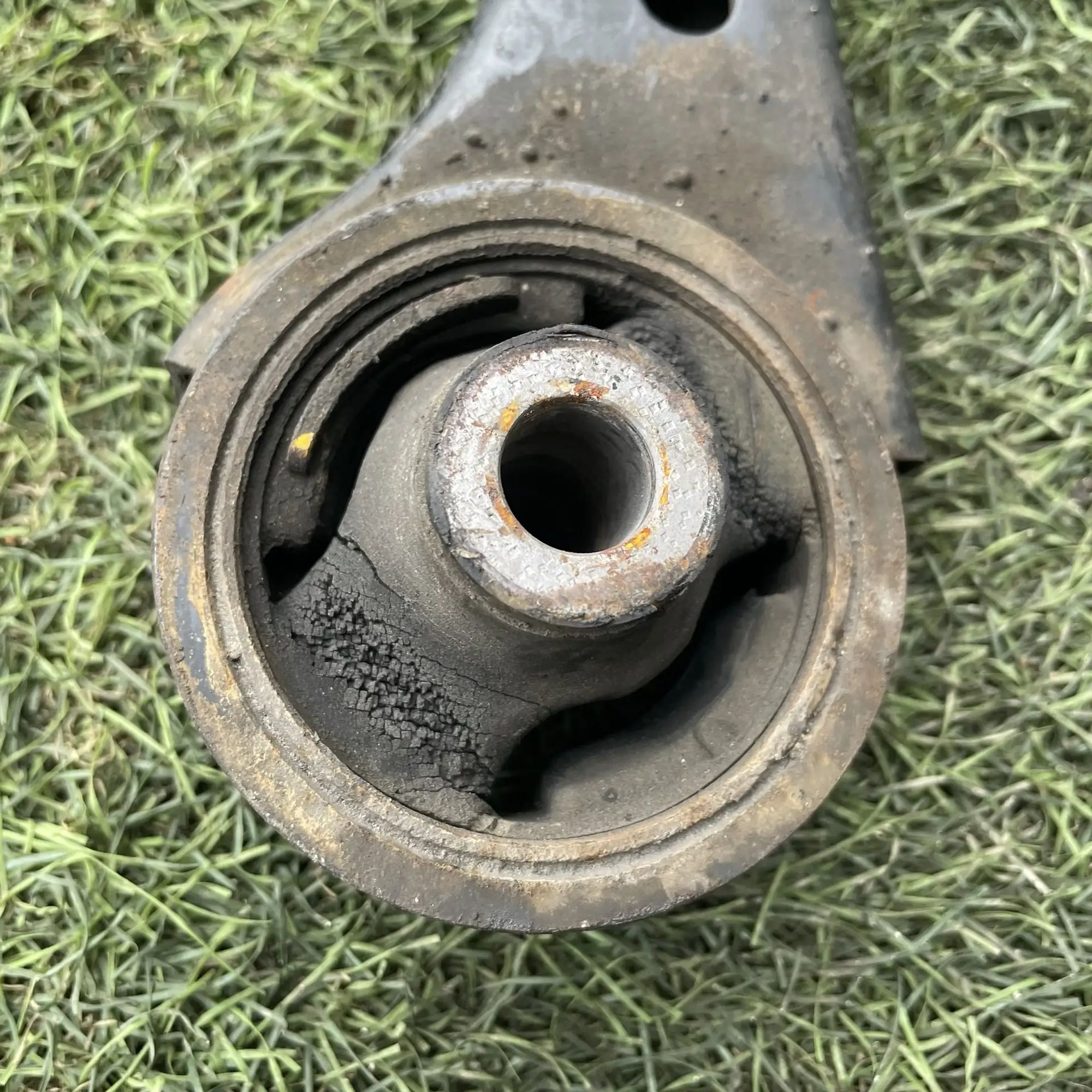 https://ycs.partsauto.market/partsauto-images/thmbs/userImages/772e461030aea93f4dbb6447c0f924d3/part/d3f17ac4-d0a3-4486-a427-73b907334bc8_1779256897536.jpg
