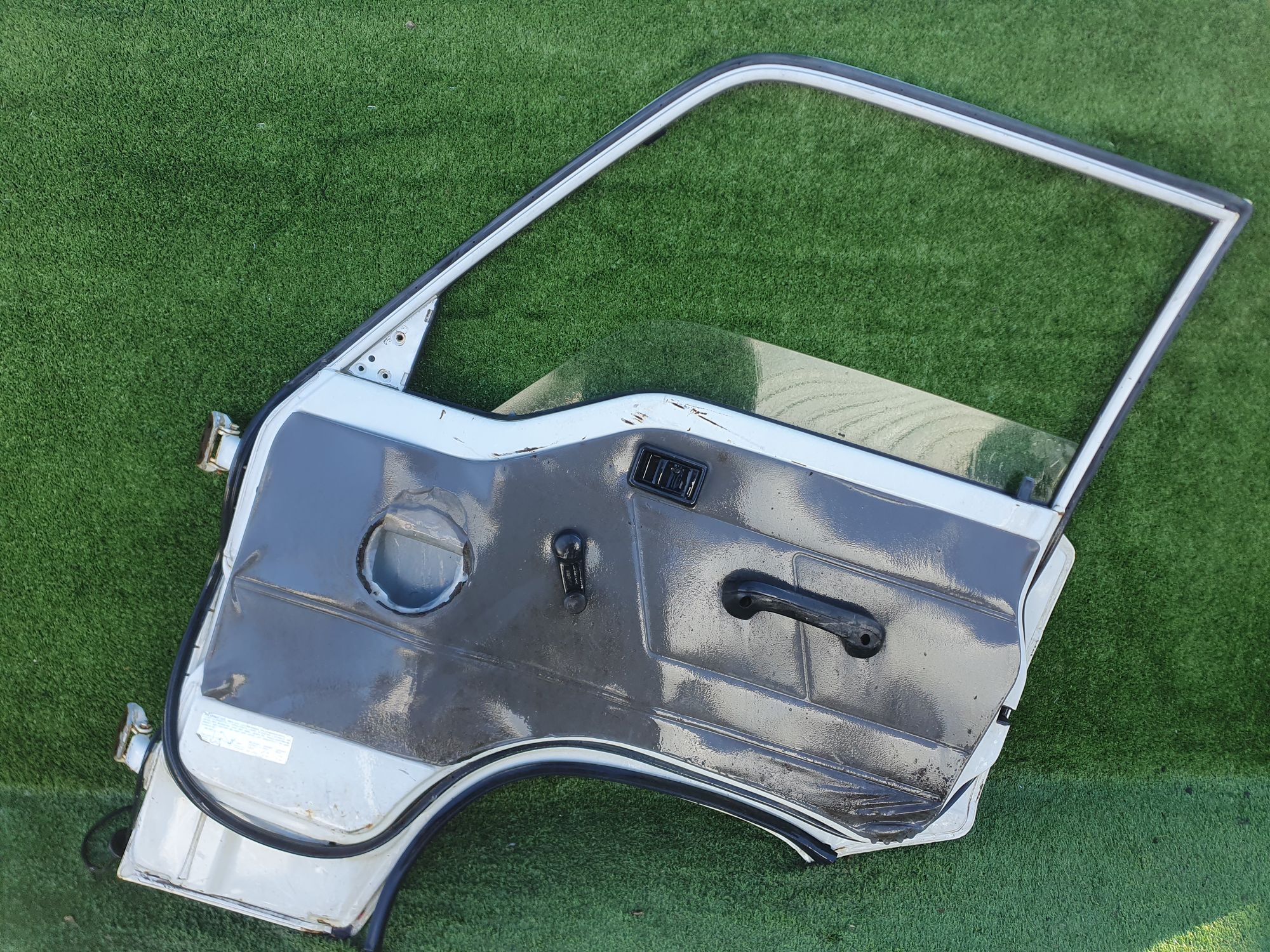 2003 дверь передняя правая на NISSAN URVAN E24, 6000 рублей, Невинномысск