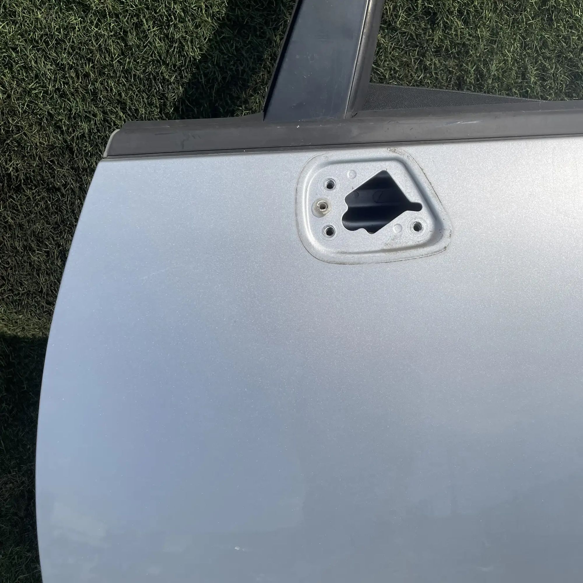 4239 Дверь передняя левая Mitsubishi Colt Z25A 4G19 1.3 2002, 8500 рублей, Невинномысск