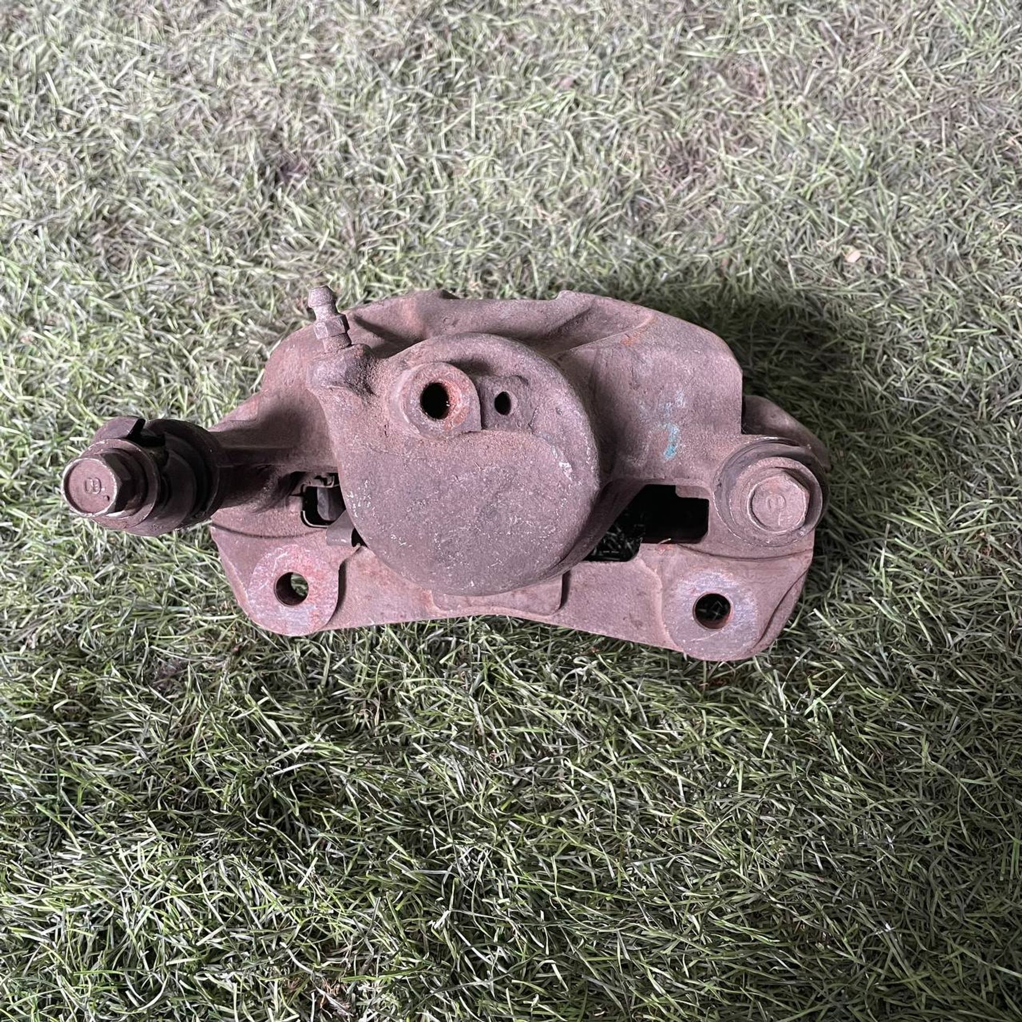 331 Суппорт тормозной передний левый TOYOTA CAMRY SV21, 3000 рублей, Невинномысск